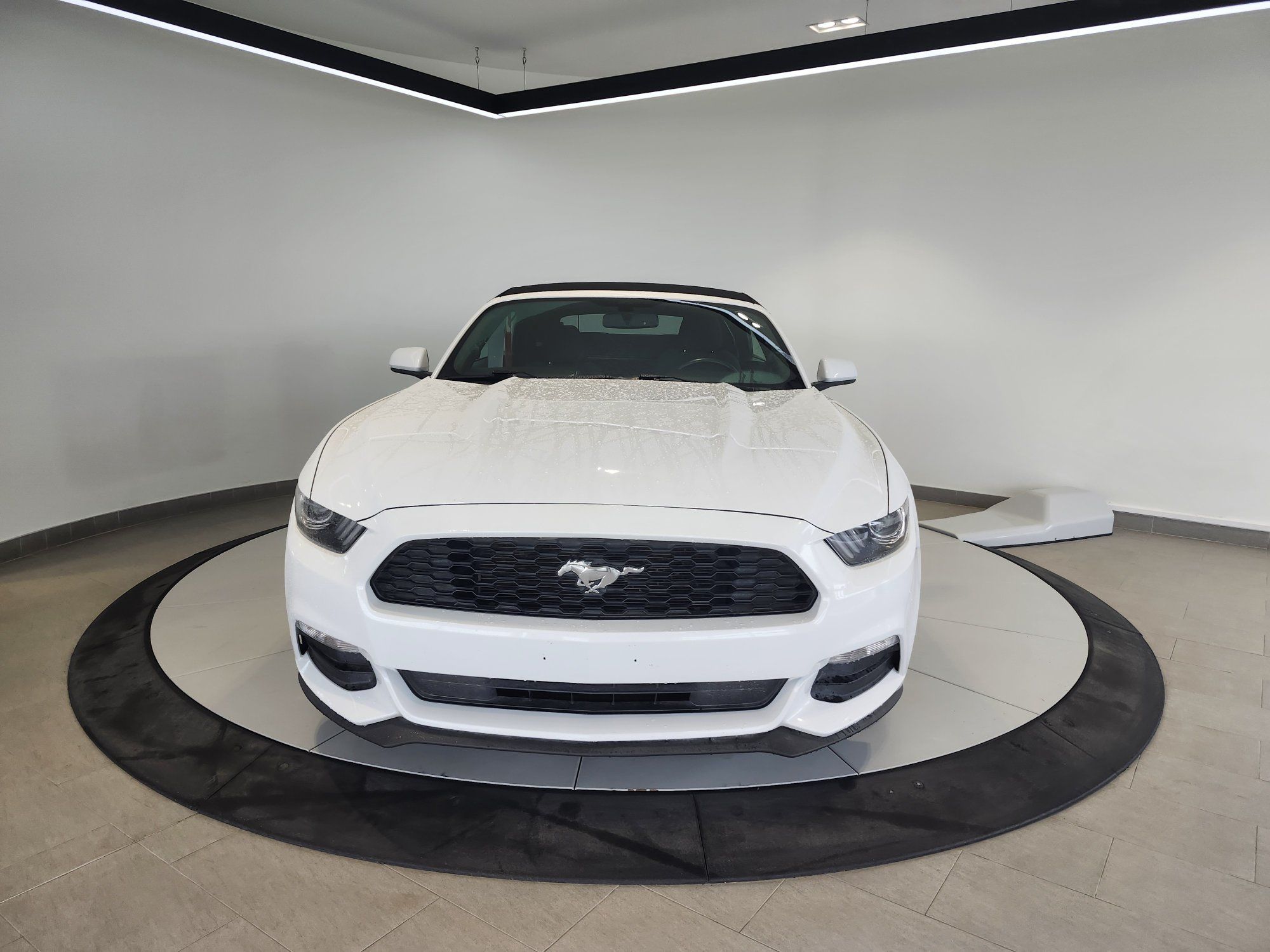 Ford Mustang V6 + CAMERA + A/C + BLUETOOTH + WOW +++ 2016 AC + TOIT OUVRANT + PERFORMANCE+ UN SON UNIQUE++++