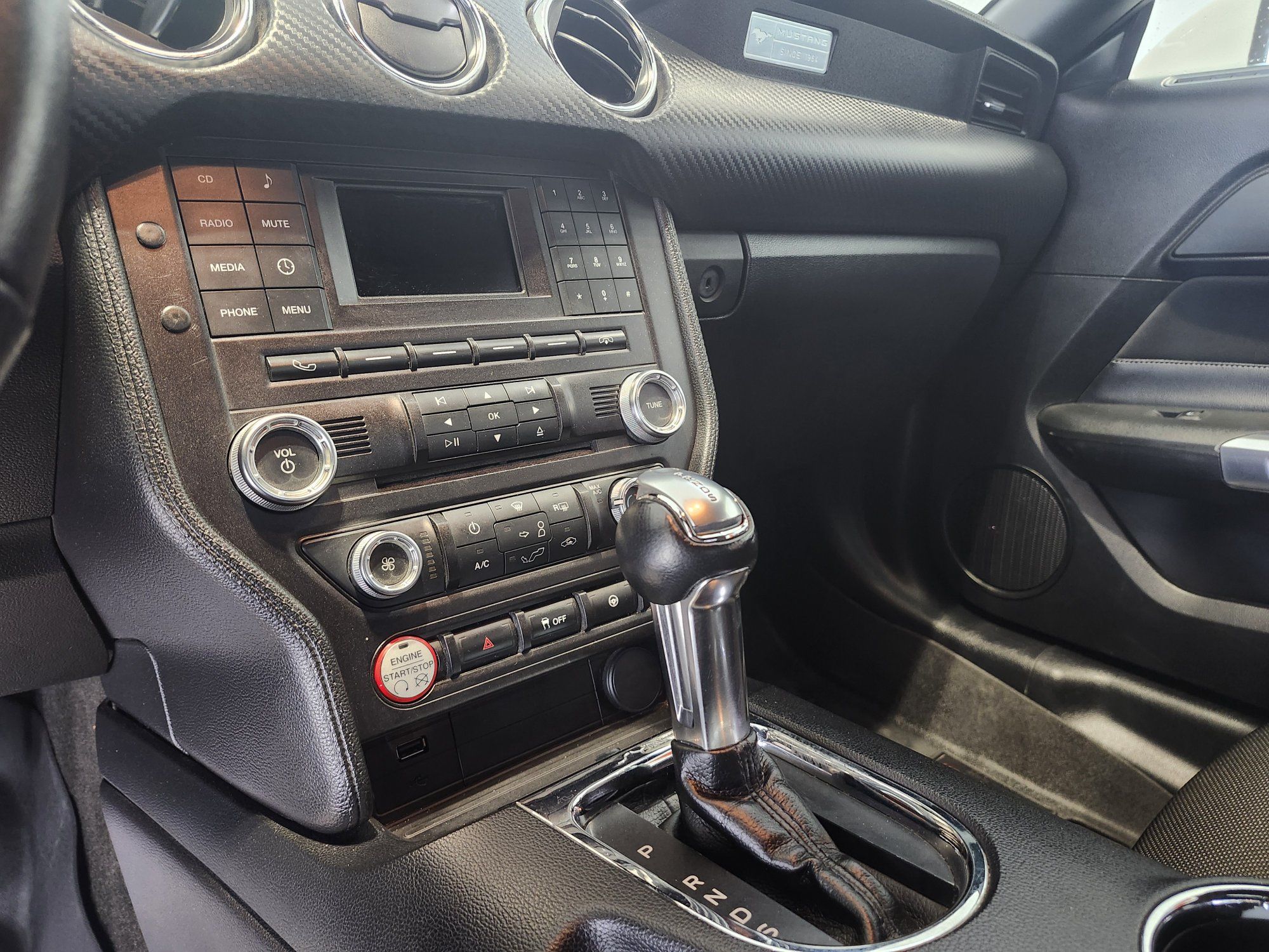 Ford Mustang V6 + CAMERA + A/C + BLUETOOTH + WOW +++ 2016 AC + TOIT OUVRANT + PERFORMANCE+ UN SON UNIQUE++++