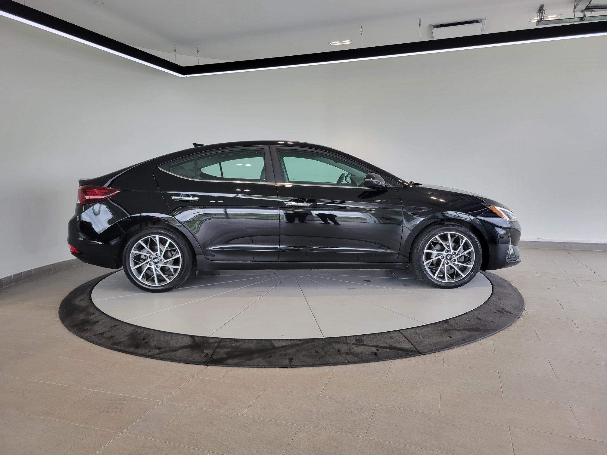 Hyundai Elantra Luxury + CUIR + TOIT + CARPLAY + CAMERA + WOW +++ 2020