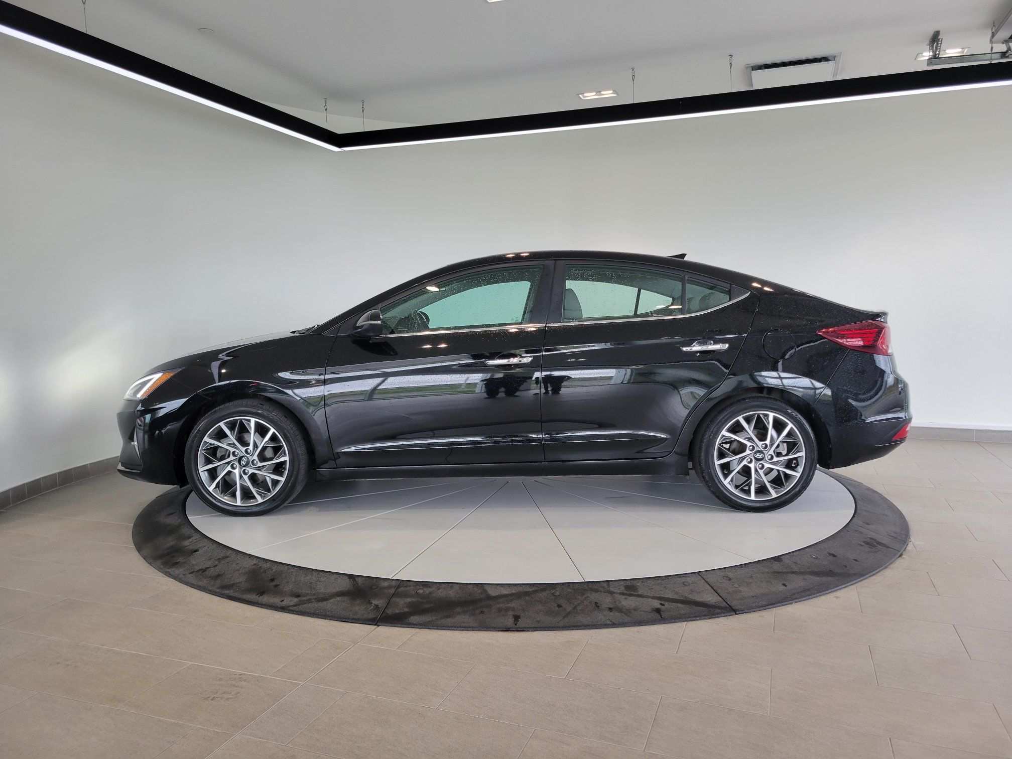 Hyundai Elantra Luxury + CUIR + TOIT + CARPLAY + CAMERA + WOW +++ 2020
