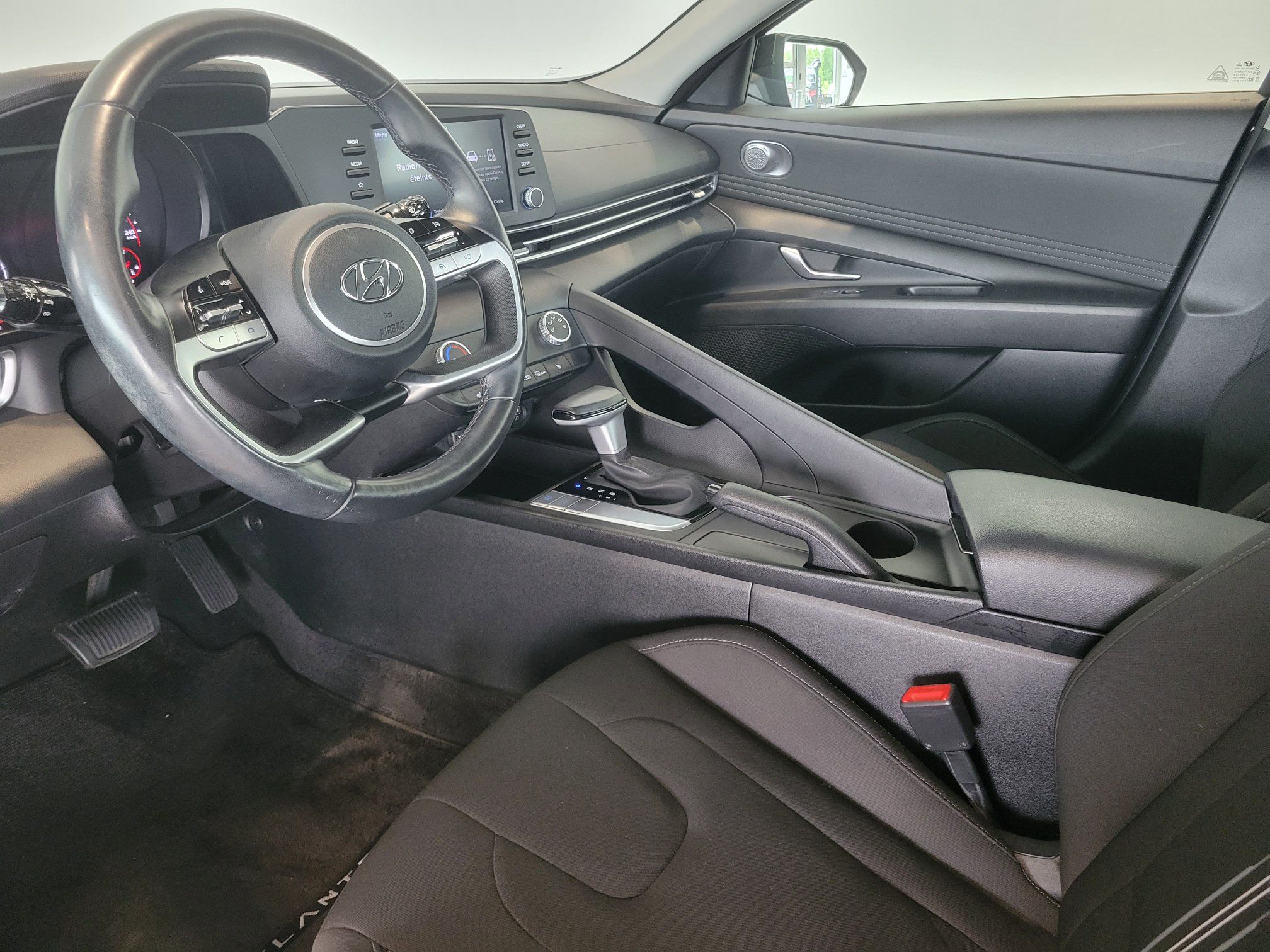 2023 Hyundai Elantra Preferred + CARPLAY + CAMERA + A/C + WOW!+++