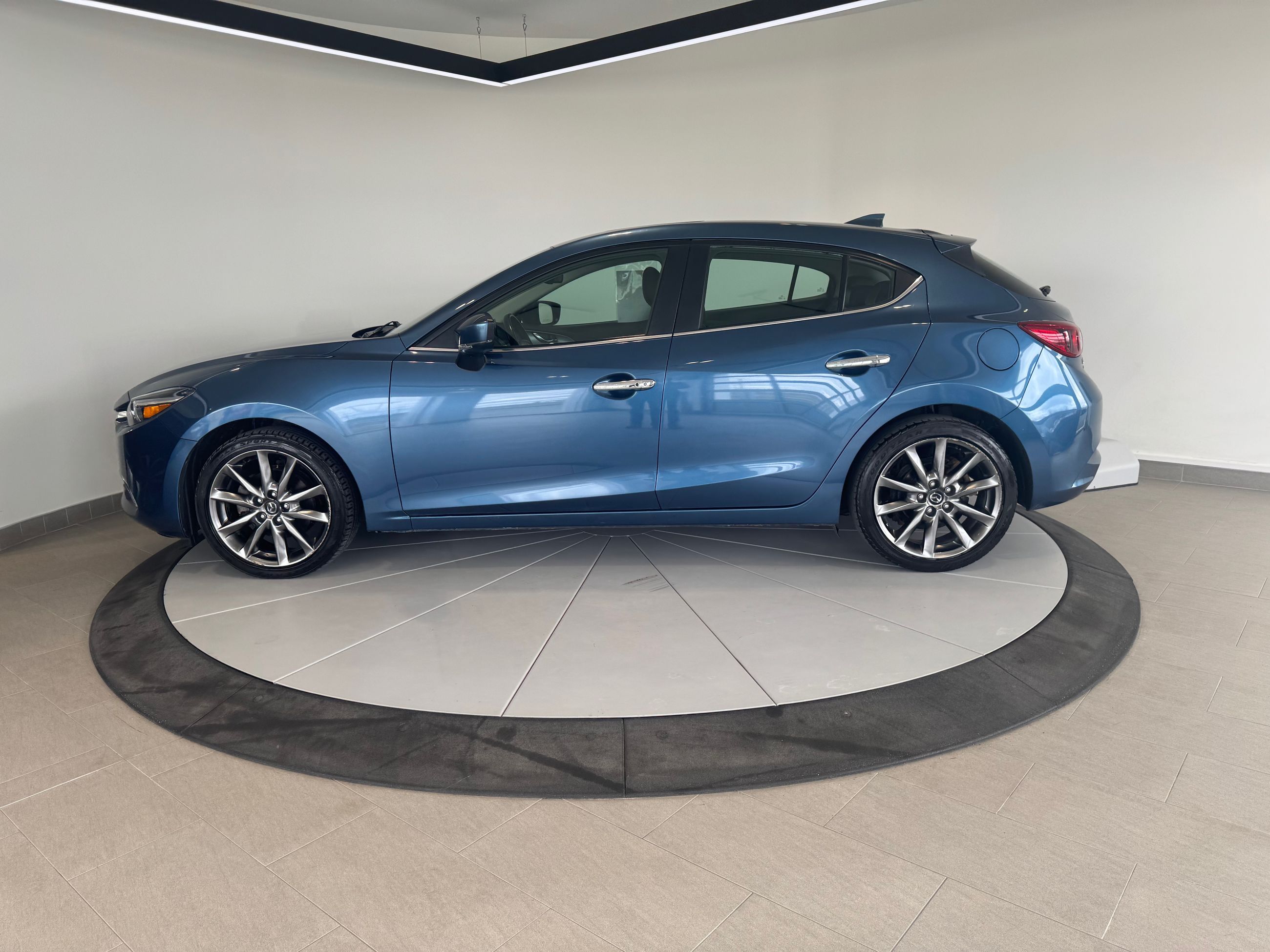 Mazda 3 Sport GT + CUIR + TOIT + CAMÉRA + BT + WOW ++ 2018