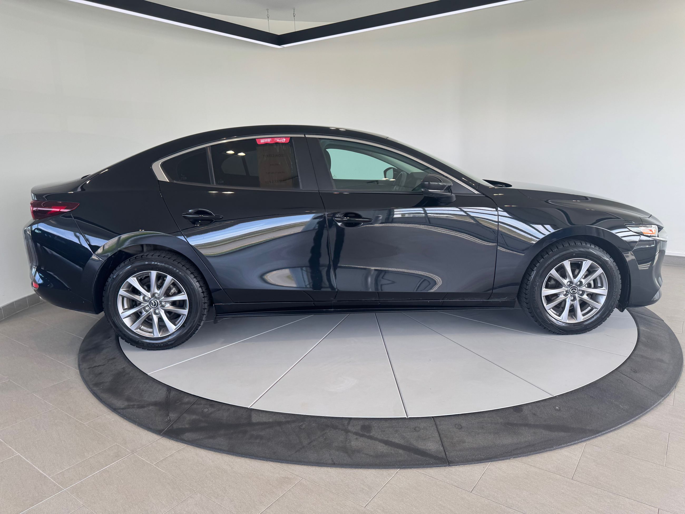 Mazda 3 GX + A/C + CAMERA + BLUETOOTH + WOW +++ 2022