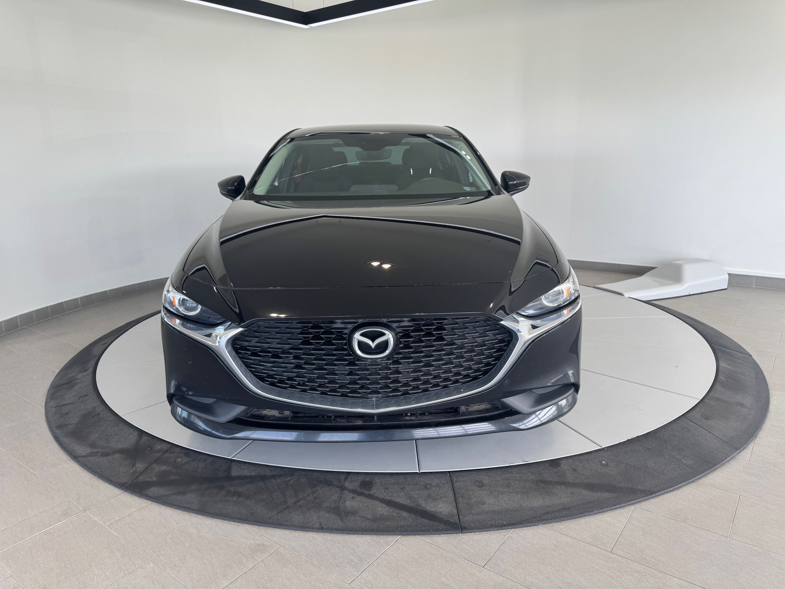 Mazda 3 GX + A/C + CAMERA + BLUETOOTH + WOW +++ 2022