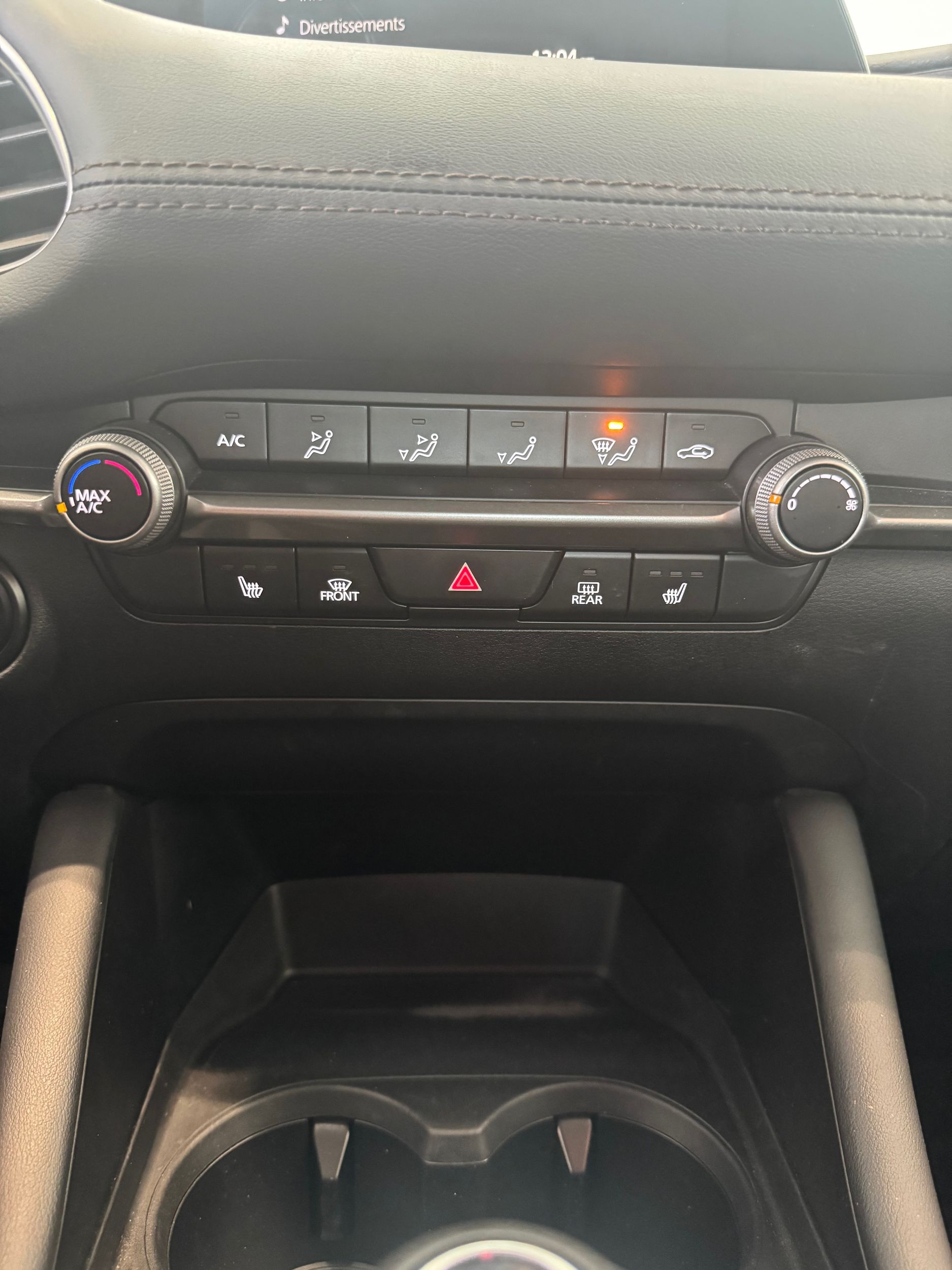 Mazda 3 GX + A/C + CAMERA + BLUETOOTH + WOW +++ 2022