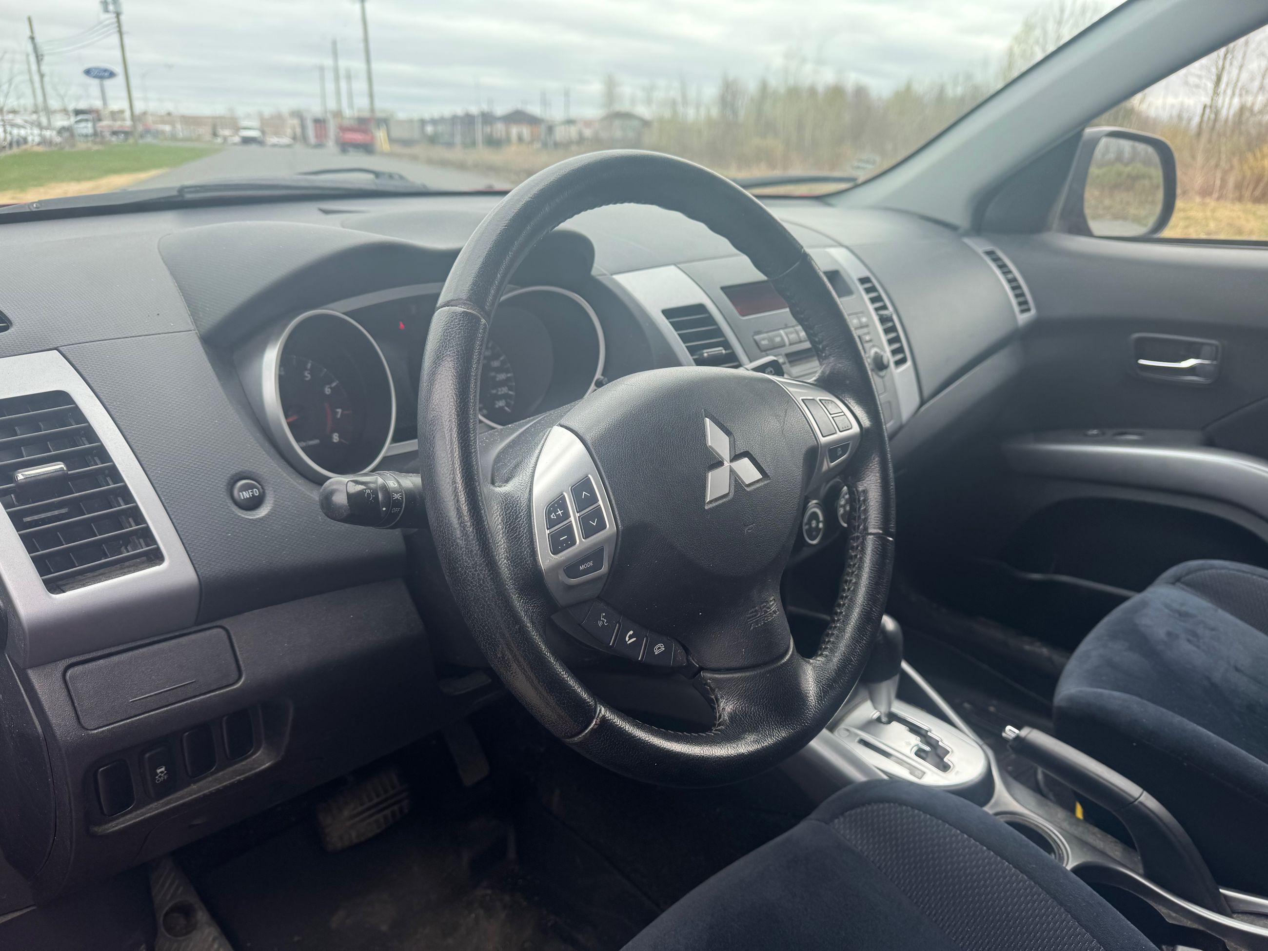 Mitsubishi Outlander ES + CLIMATISATION + SIEGES CHAUFFANTS + MAGS ++++ 2012