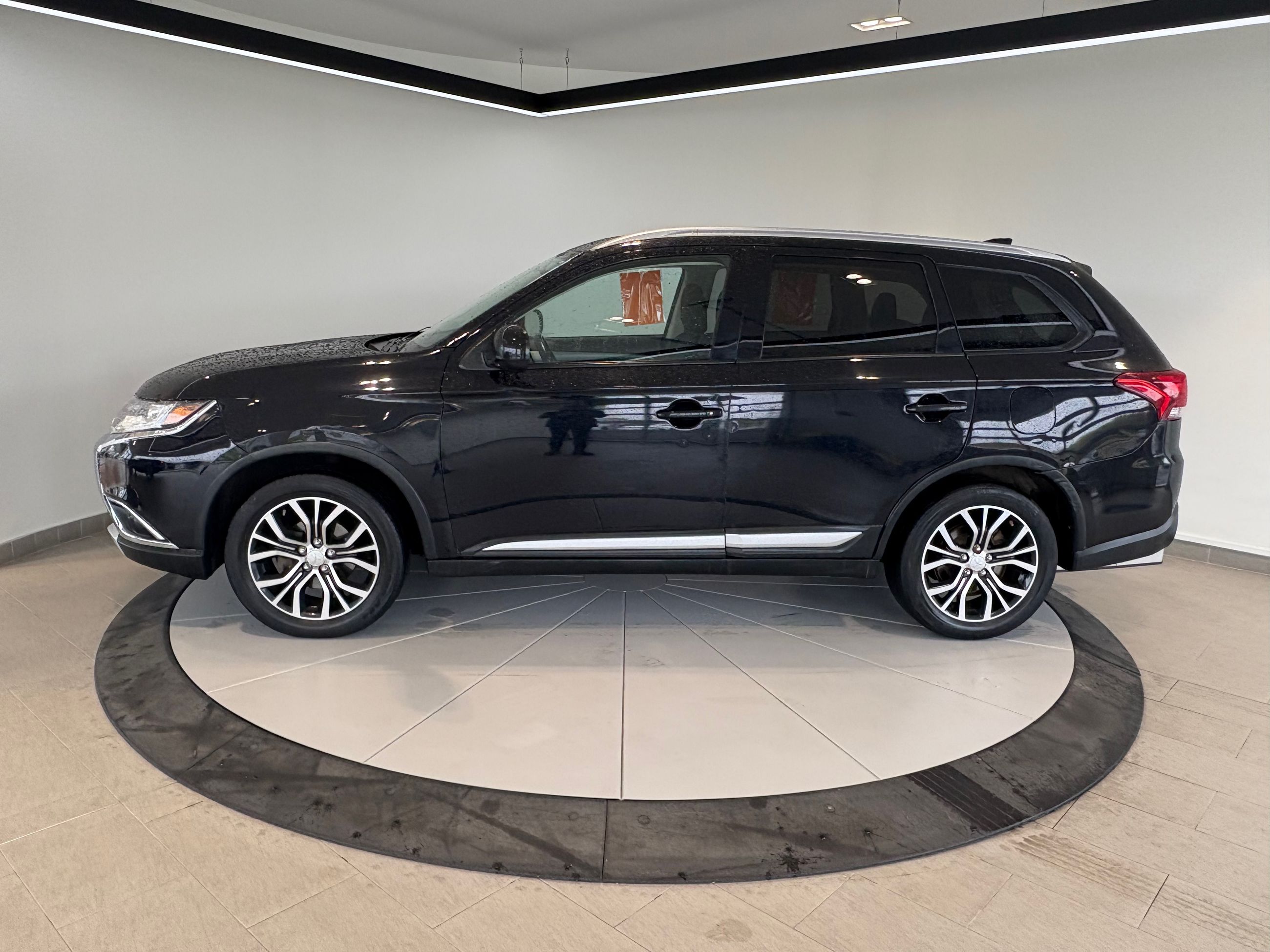 Mitsubishi Outlander ES + TOURING + TOIT + AWC + CAMERA + WOW +++ 2017