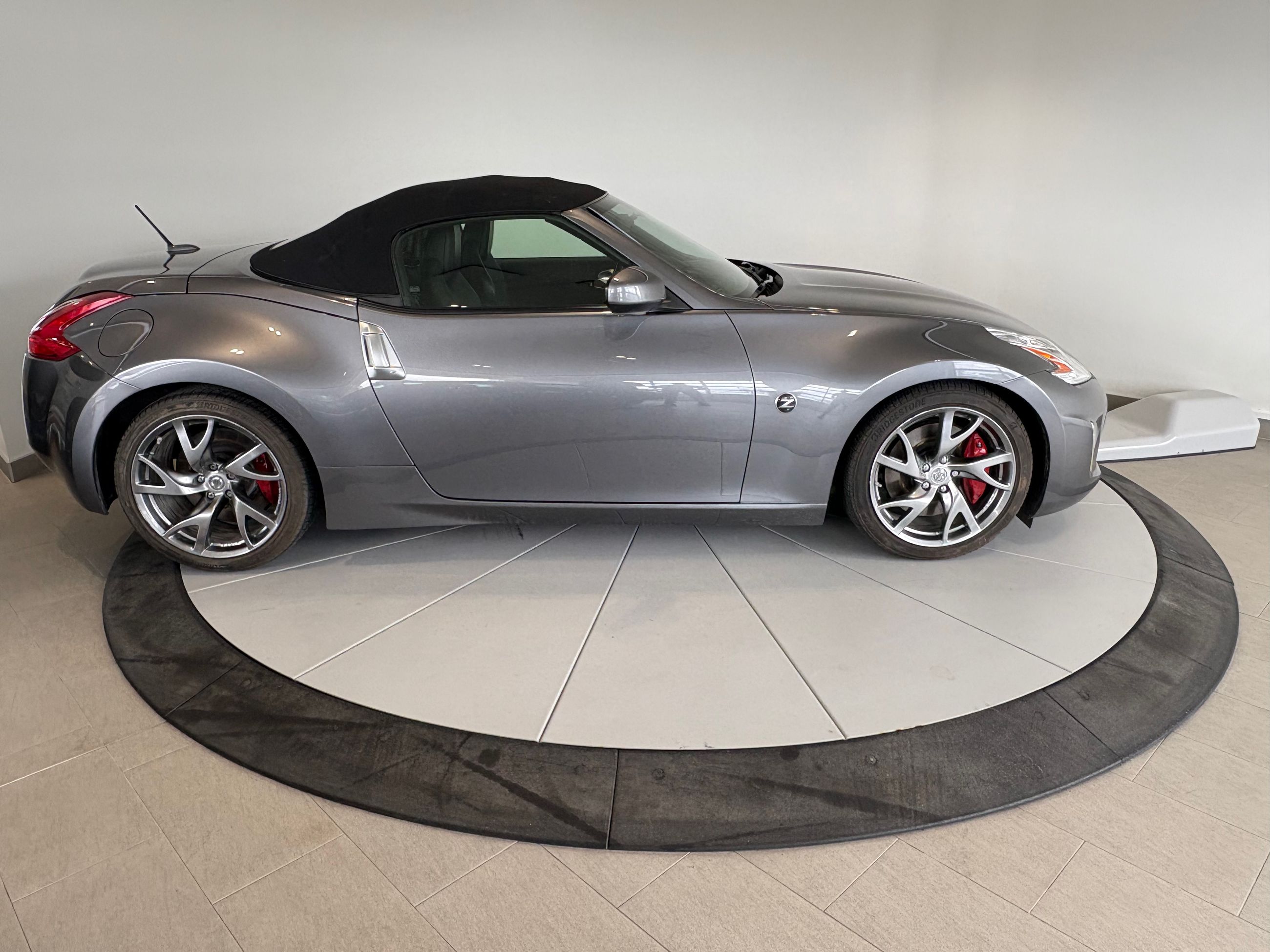 Nissan 370Z SPORT + TOURING + CUIR + NAV/GPS + RARE + WOW ++ 2017