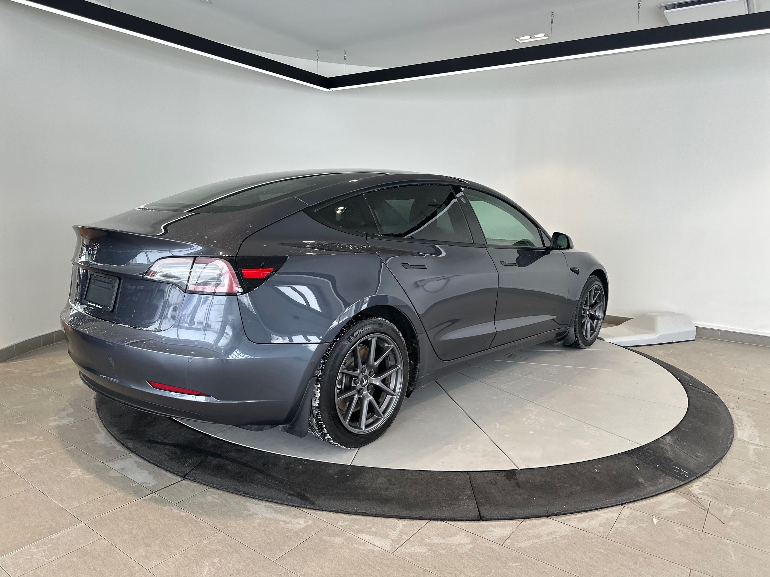 2021 Tesla MODEL 3 Standard Range Plus + TOIT + 424 KM + ECRAN +++