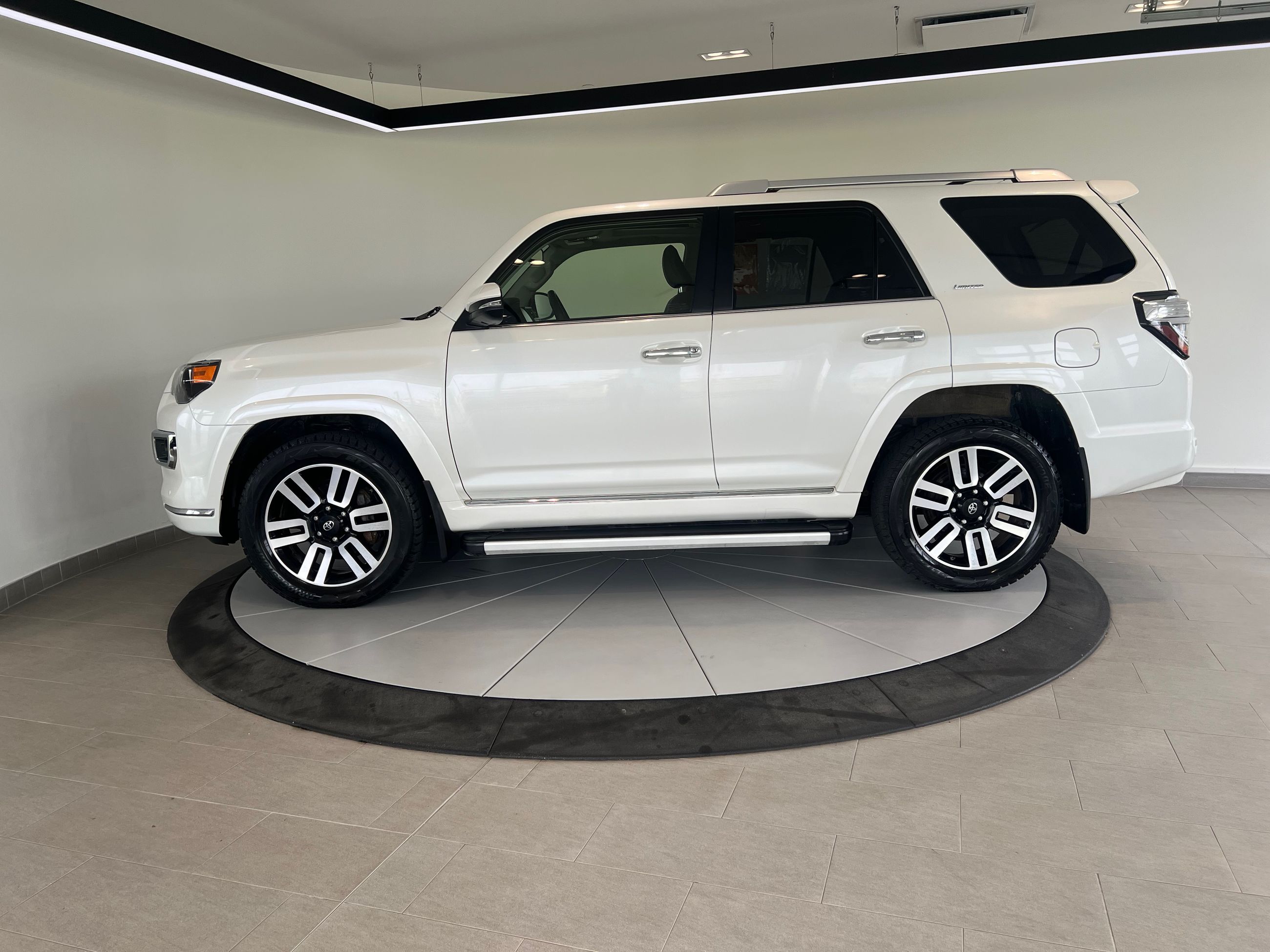 Toyota 4Runner LIMITED + CUIR + TOIT + JAMAIS ACCIDENT + WOW +++ 2021