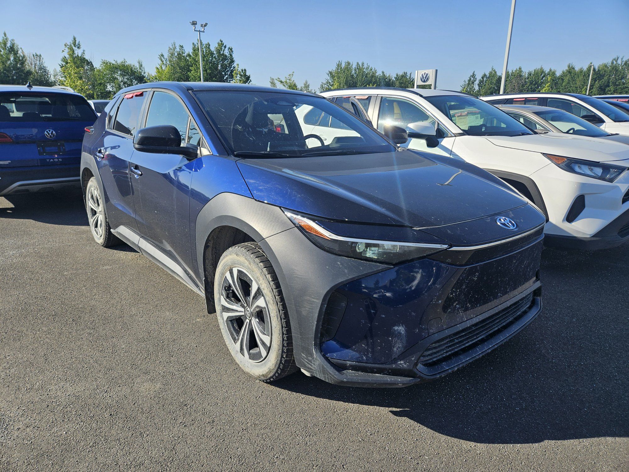 Toyota BZ4X XLE + TOIT + CAMERA + CARPLAY + WOW!++ 2023