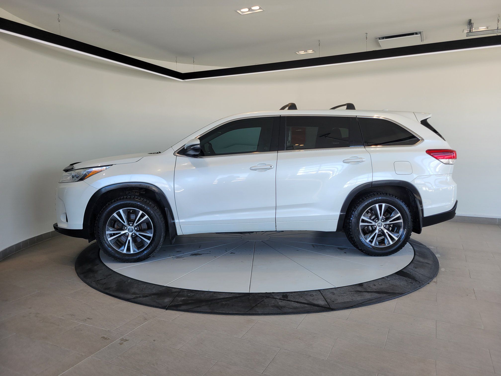 Toyota Highlander LE + 7 PASSAGERS + A/C + CAMERA + WOW +++ 2018