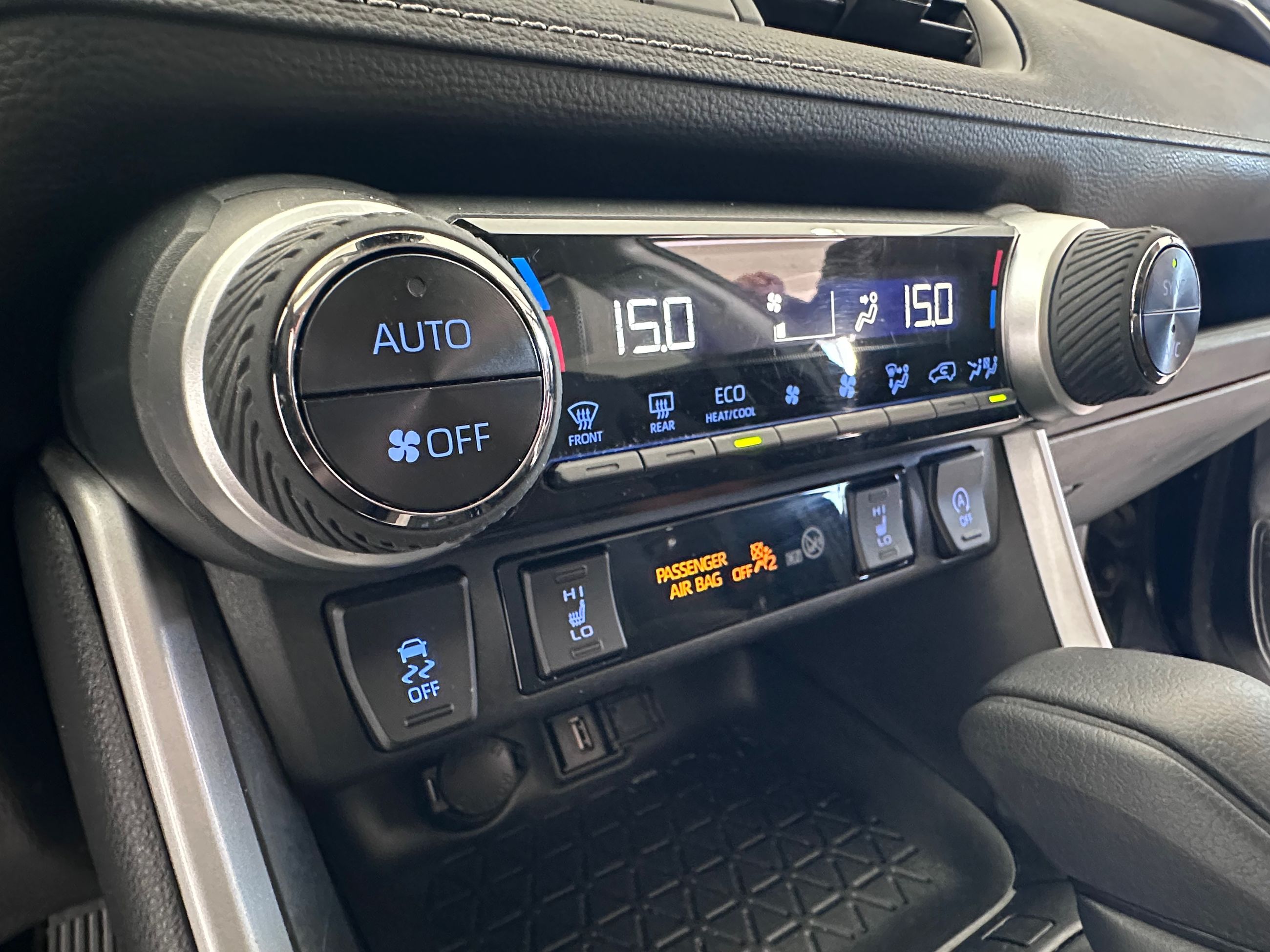 Toyota RAV4 XLE + AC + CARPLAY + CAMÉRA + TOIT OUVRANT ++ WOW 2022
