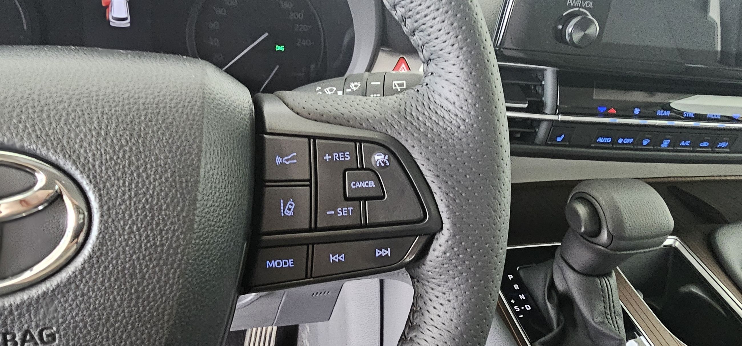 Toyota Sienna LE + AWD + 8 PASSAGERS + CAMERA + BAS KM + WOW +++ 2024