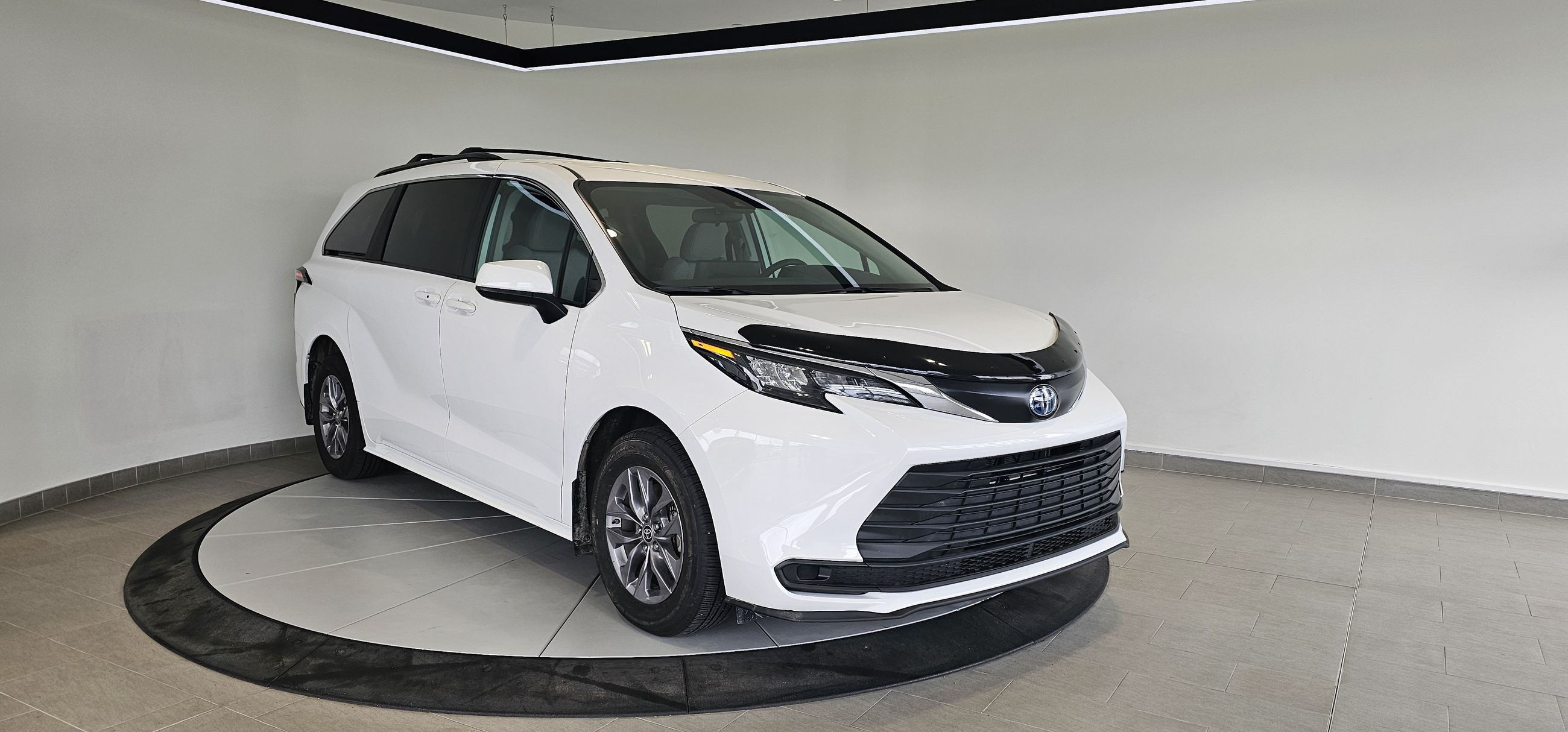 Toyota Sienna LE + AWD + 8 PASSAGERS + CAMERA + BAS KM + WOW +++ 2024