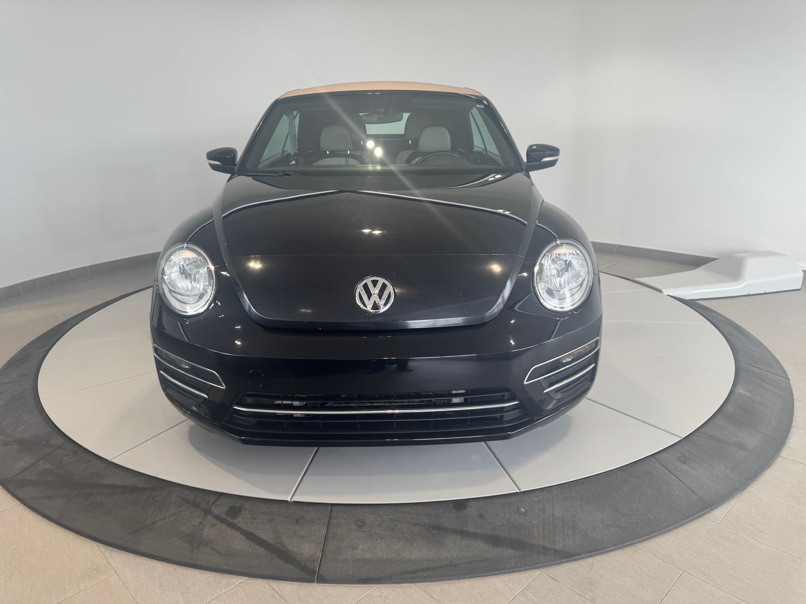 Volkswagen Beetle Convertible A/C + BLUETOOTH + CAMERA + WOW ! +++ 2018