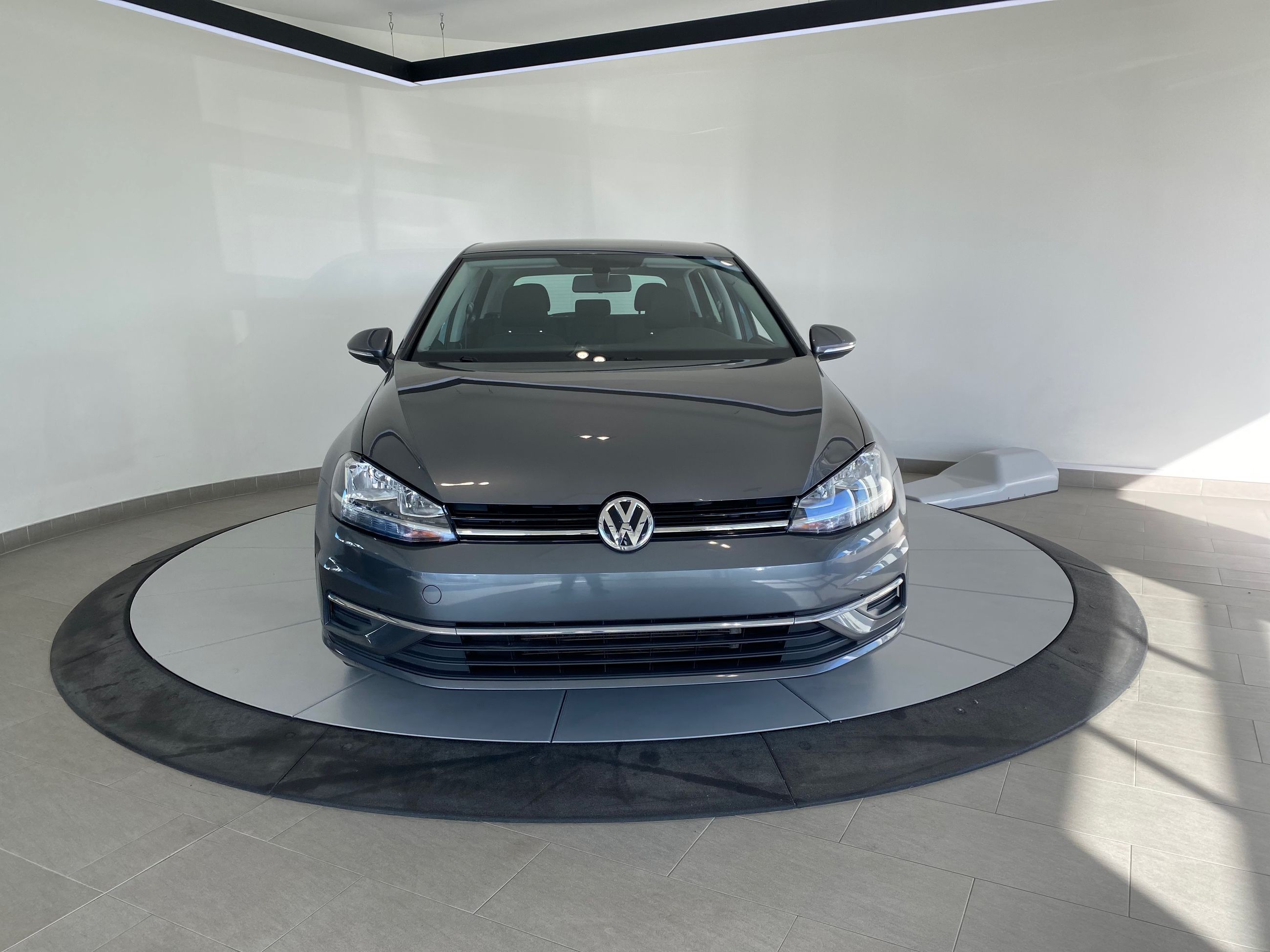 Volkswagen Golf COMFORTLINE + A/C + CARPLAY + CAMERA + BAS KM +++ 2019