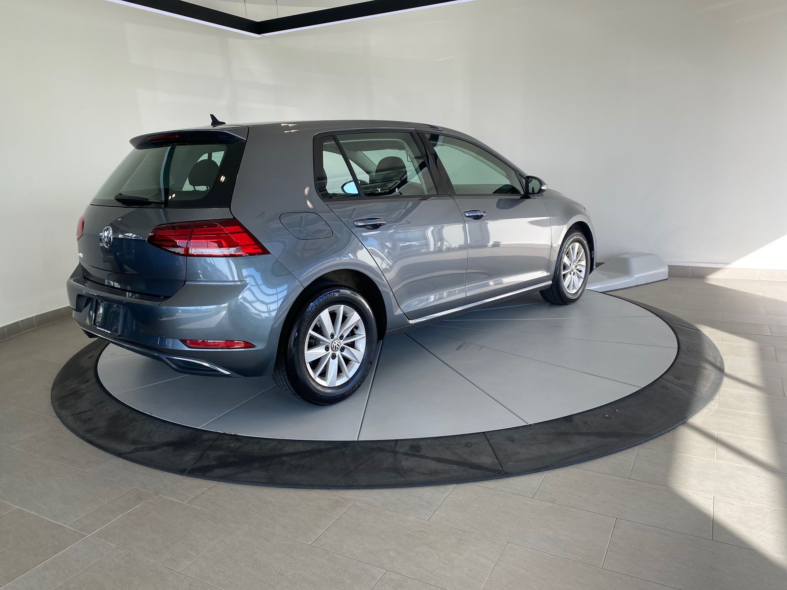 Volkswagen Golf COMFORTLINE + A/C + CARPLAY + CAMERA + BAS KM +++ 2019