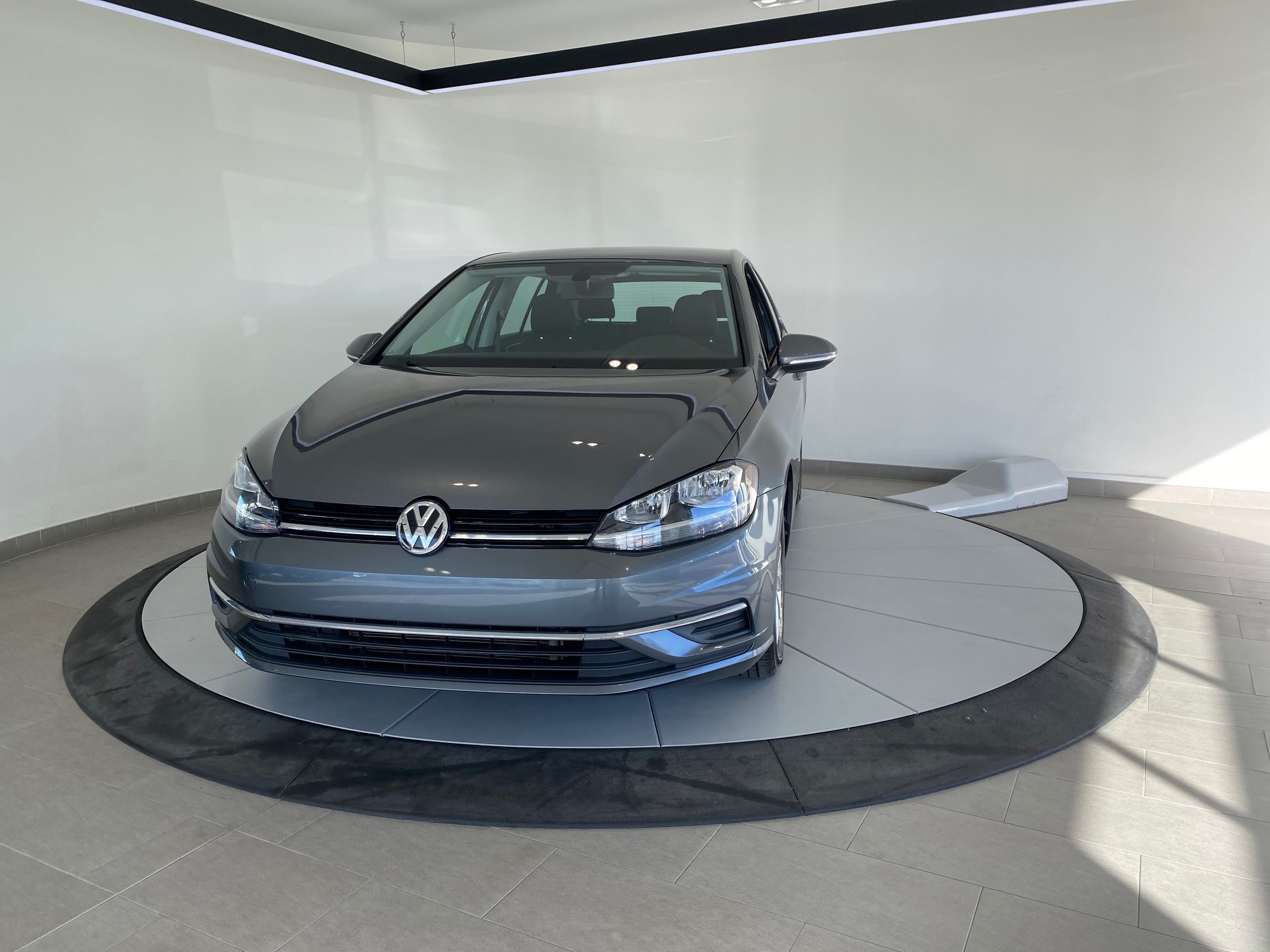 Volkswagen Golf COMFORTLINE + A/C + CARPLAY + CAMERA + BAS KM +++ 2019