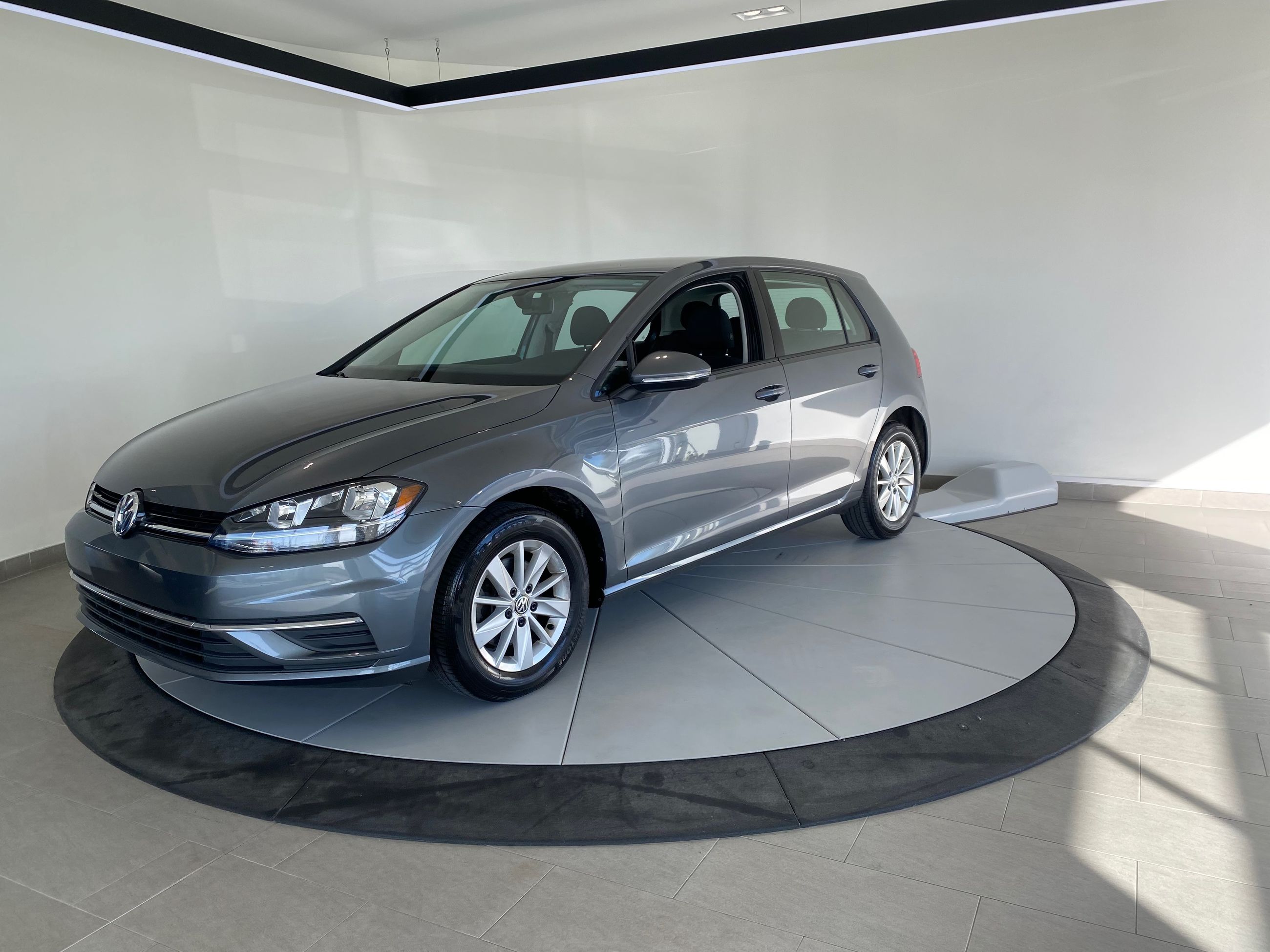 Volkswagen Golf COMFORTLINE + A/C + CARPLAY + CAMERA + BAS KM +++ 2019