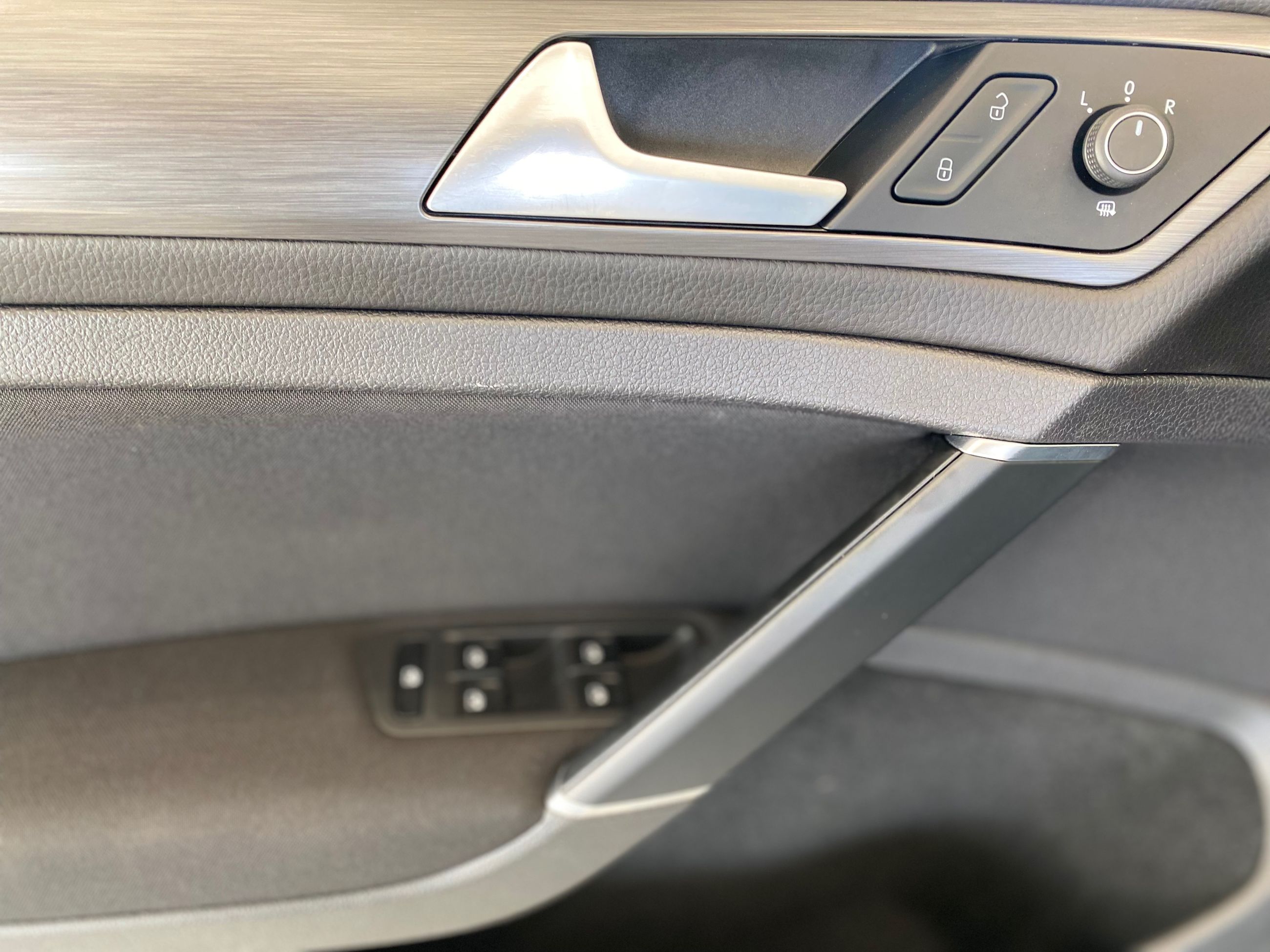 Volkswagen Golf COMFORTLINE + A/C + CARPLAY + CAMERA + BAS KM +++ 2019