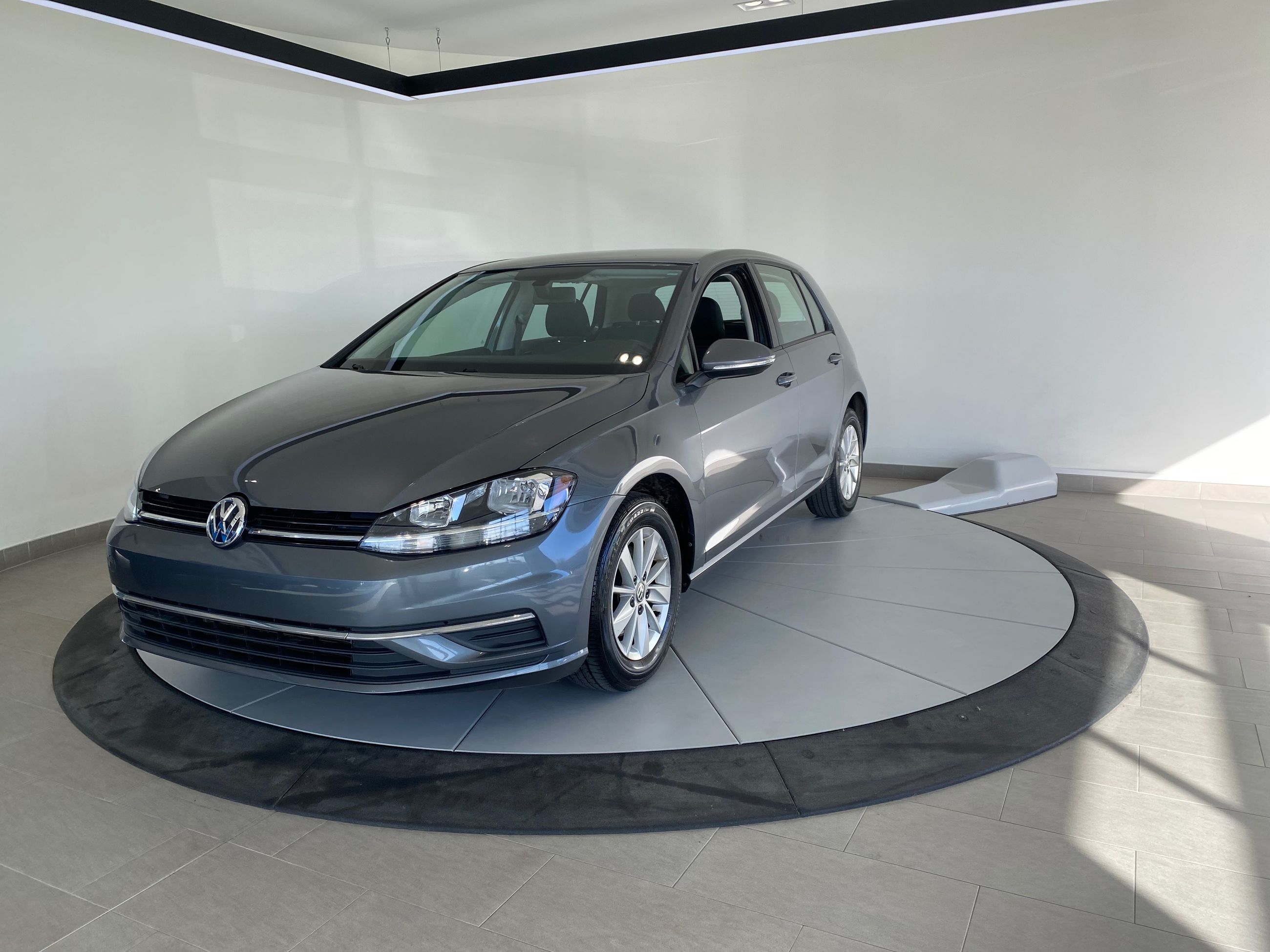 Volkswagen Golf COMFORTLINE + A/C + CARPLAY + CAMERA + BAS KM +++ 2019