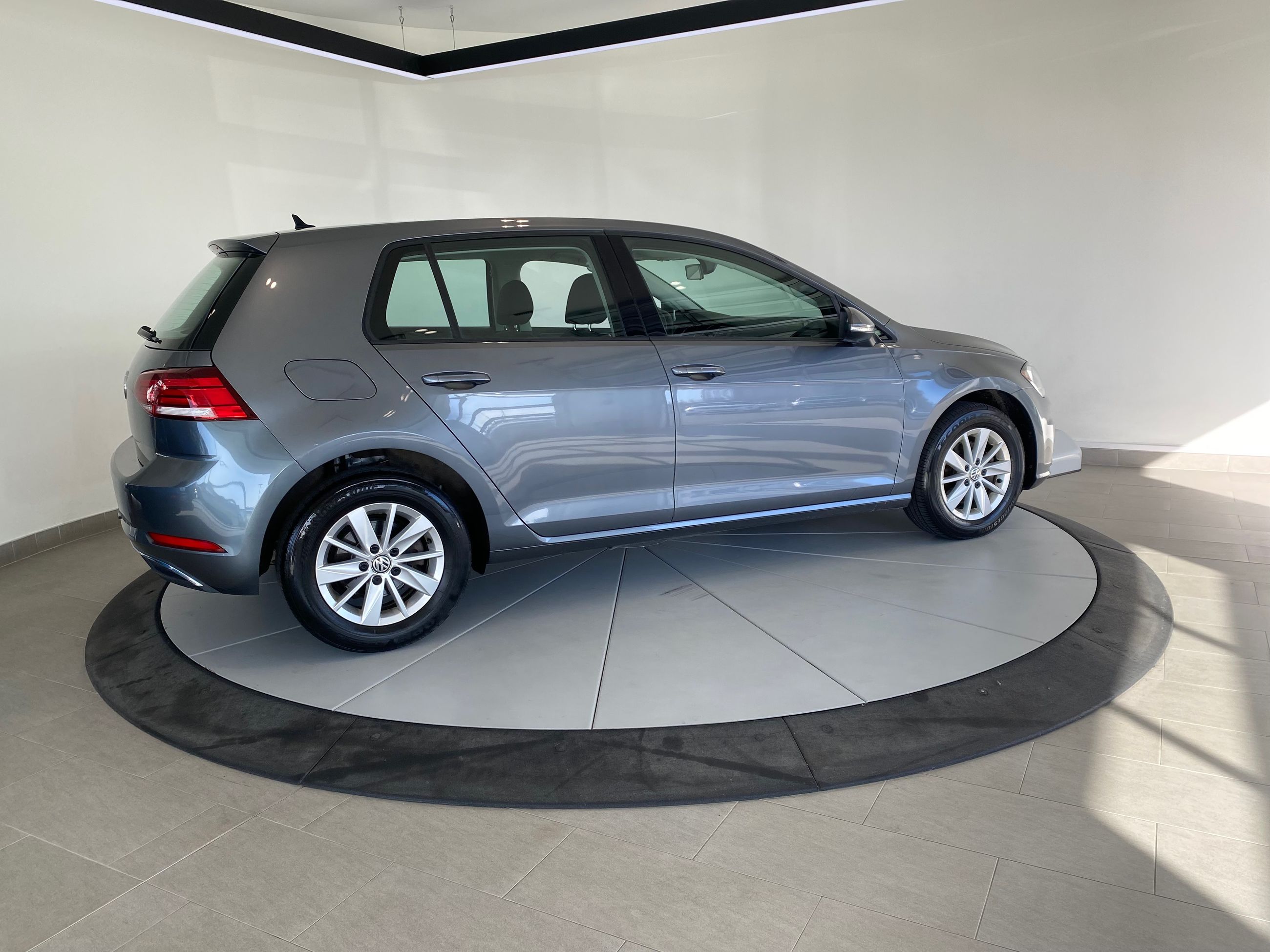 Volkswagen Golf COMFORTLINE + A/C + CARPLAY + CAMERA + BAS KM +++ 2019