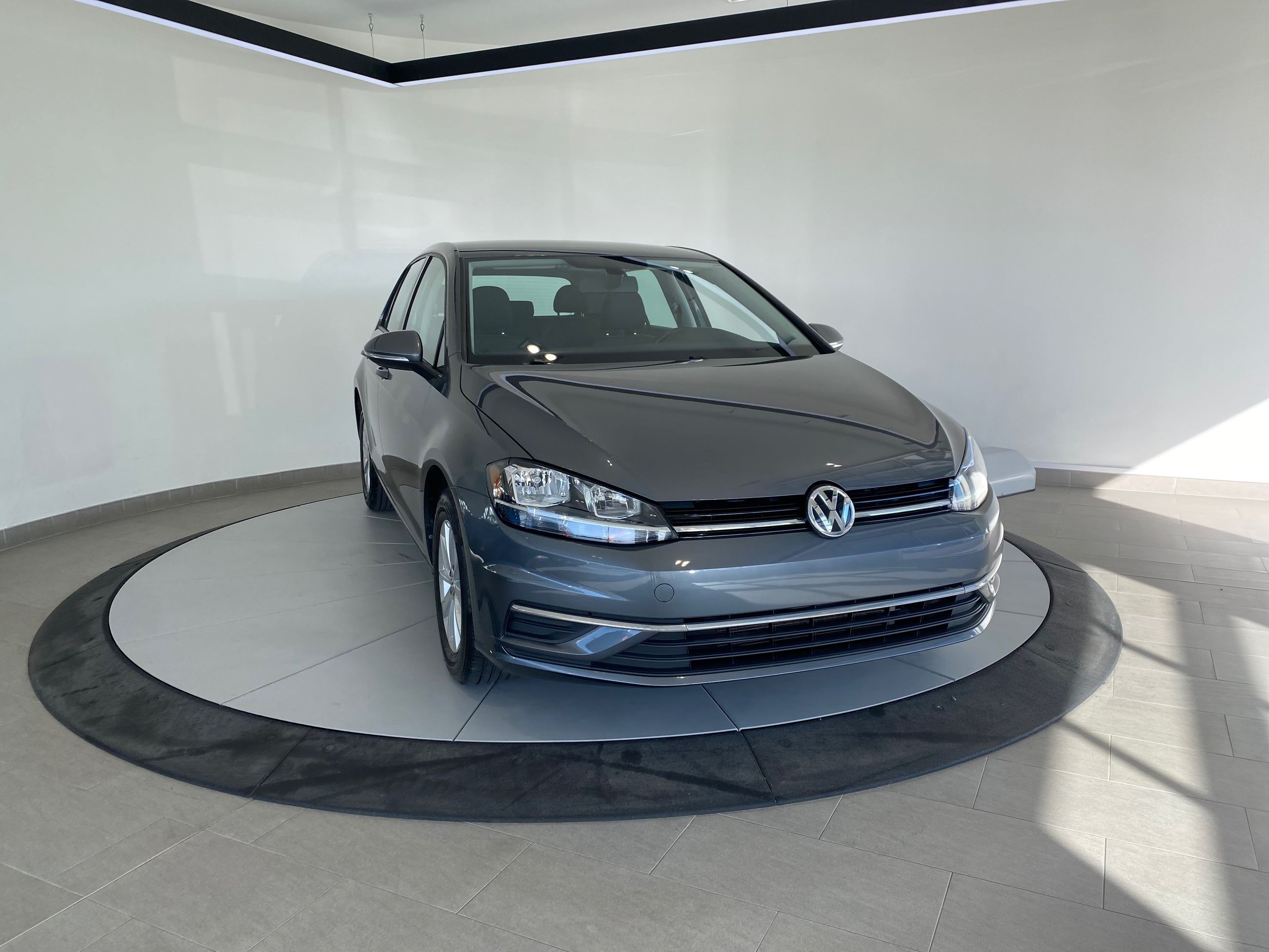 Volkswagen Golf COMFORTLINE + A/C + CARPLAY + CAMERA + BAS KM +++ 2019