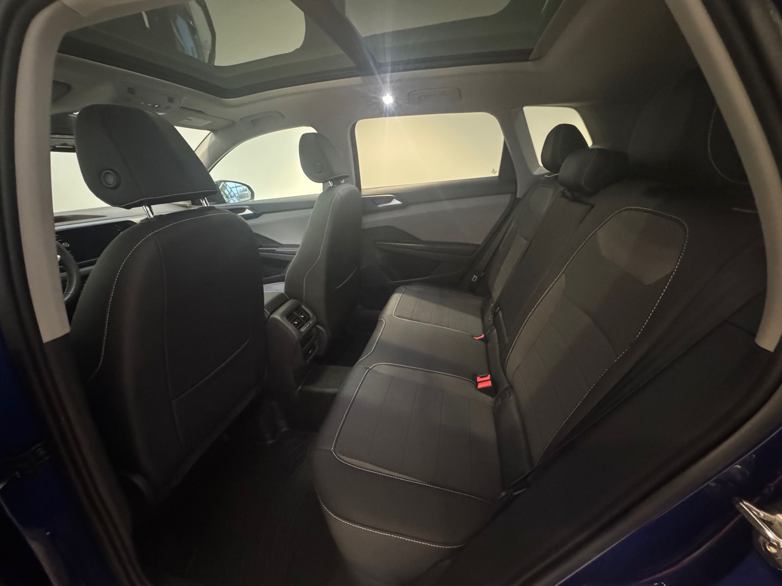 Volkswagen Taos Comfortline + AWD + A/C + CARPLAY + CAMERA + WOW + 2024