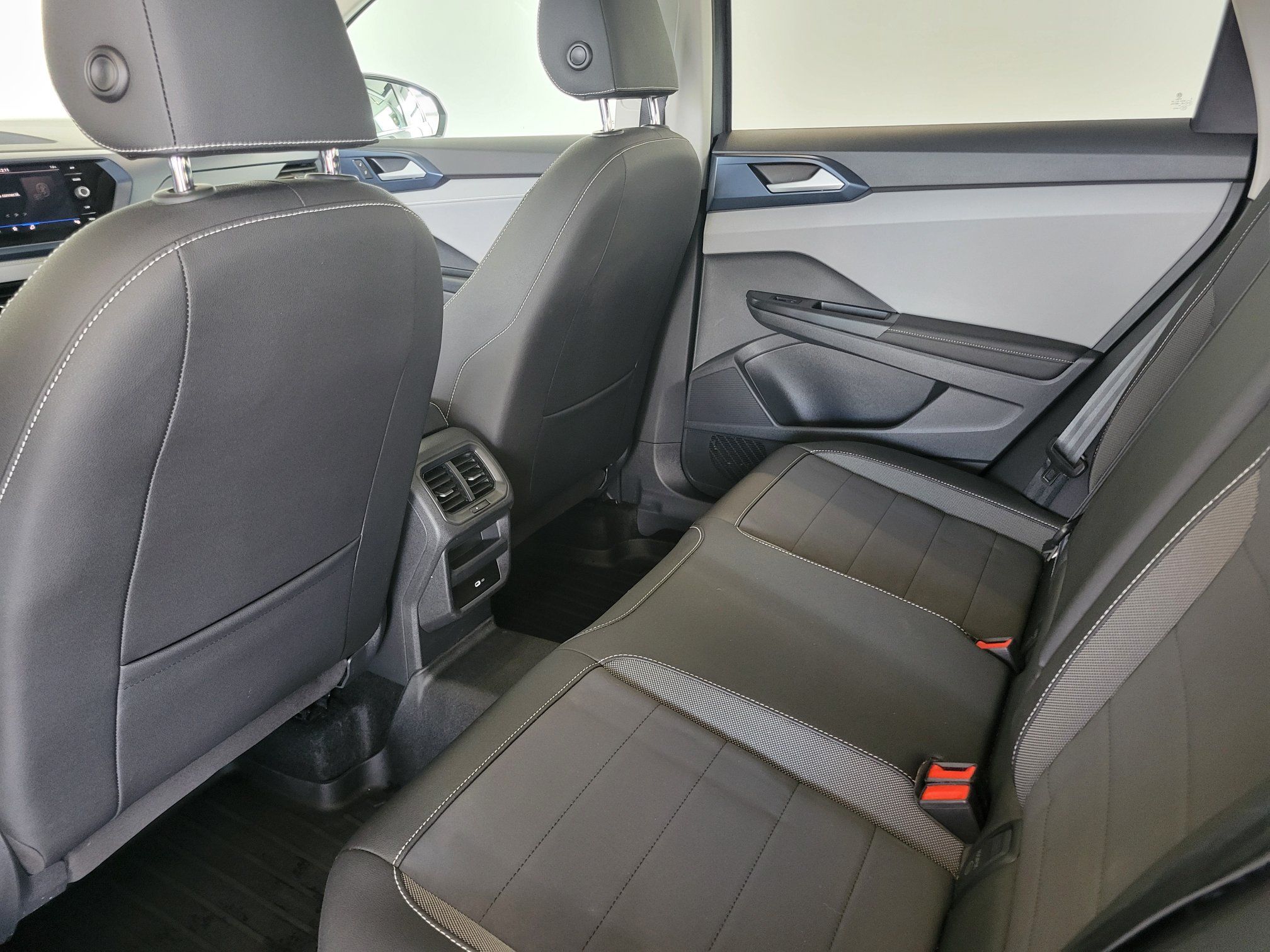 Volkswagen Taos Comfortline + TOIT + CUIR + AWD + CARPLAY + WOW ++ 2024