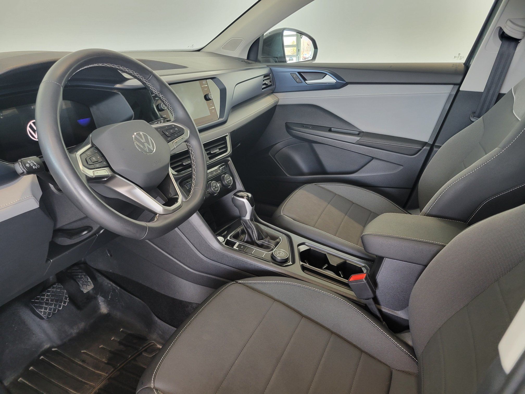 Volkswagen Taos Comfortline + TOIT + CUIR + AWD + CARPLAY + WOW ++ 2024