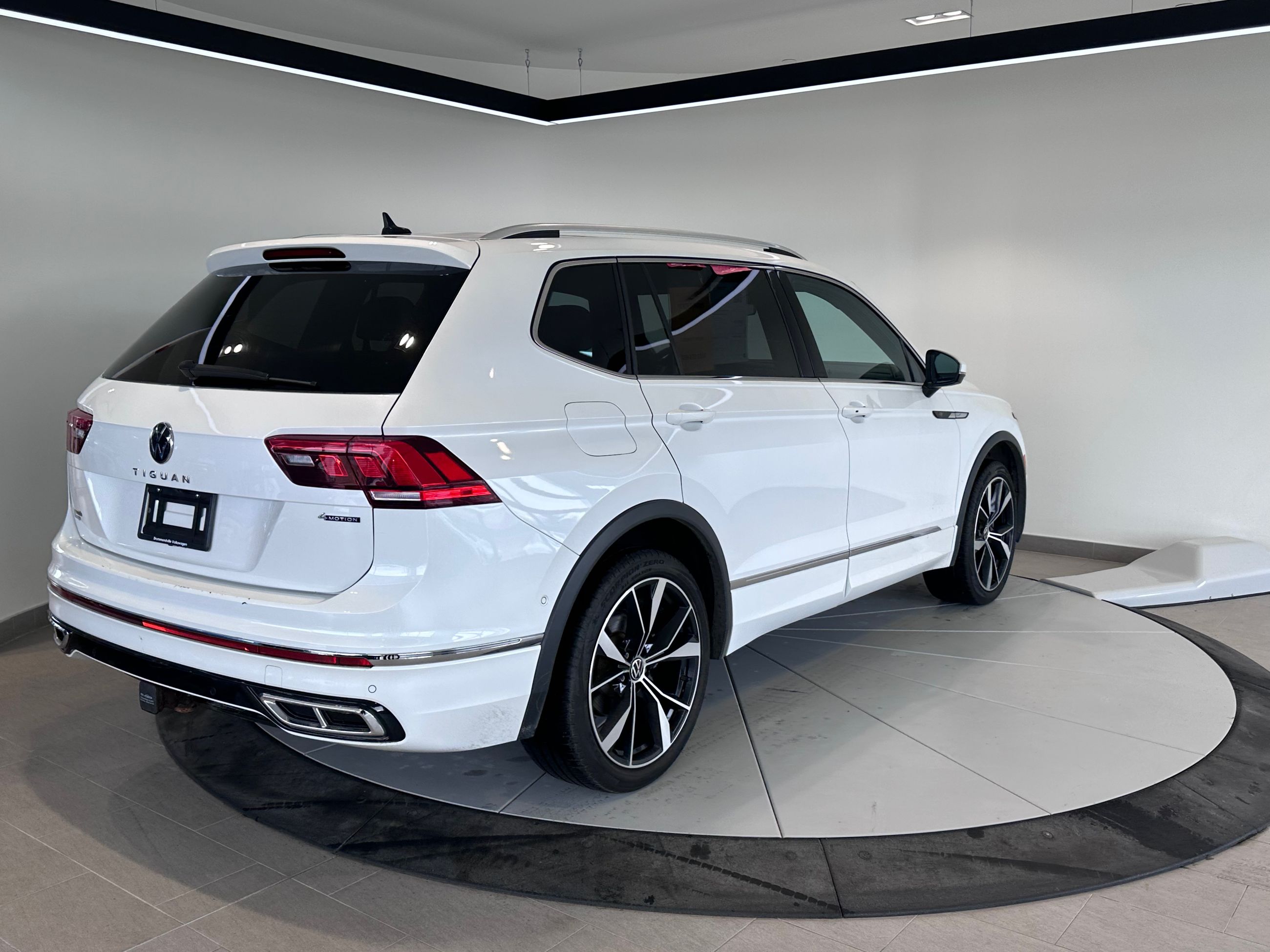 Volkswagen Tiguan Highline R-Line + TOIT + CUIR + NAV/GPS + WOW +++ 2022