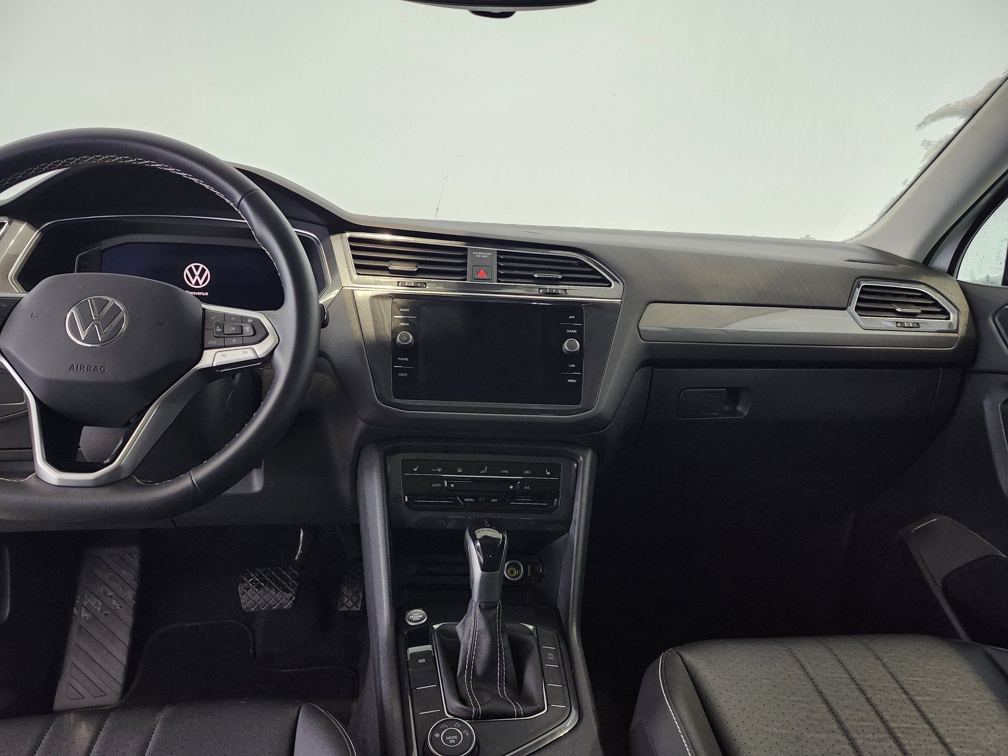 Volkswagen Tiguan Comfortline + CUIR + TOIT + CARPLAY  + A/C + WOW 2022