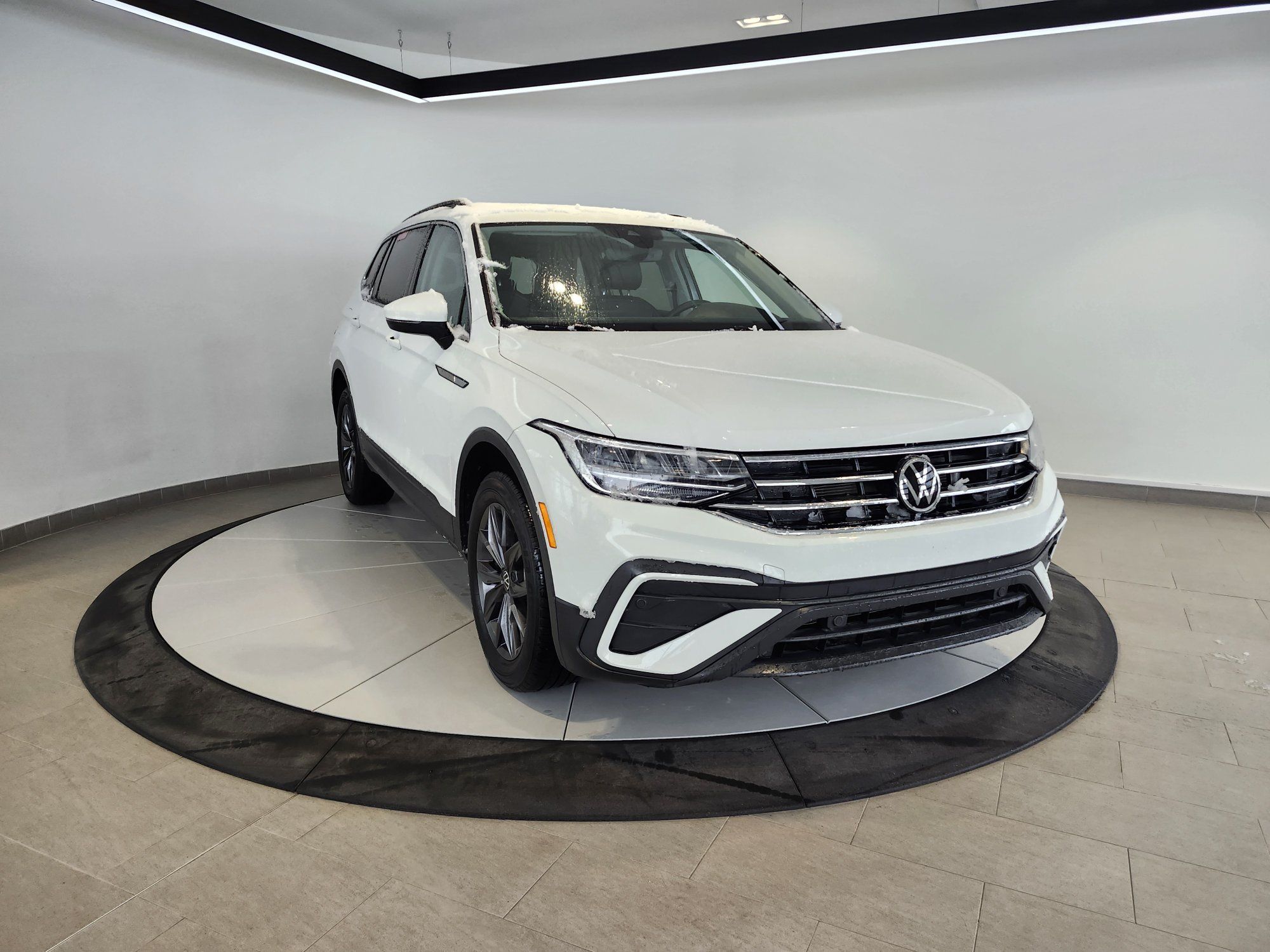 Volkswagen Tiguan Comfortline + CUIR + TOIT + CARPLAY  + A/C + WOW 2022