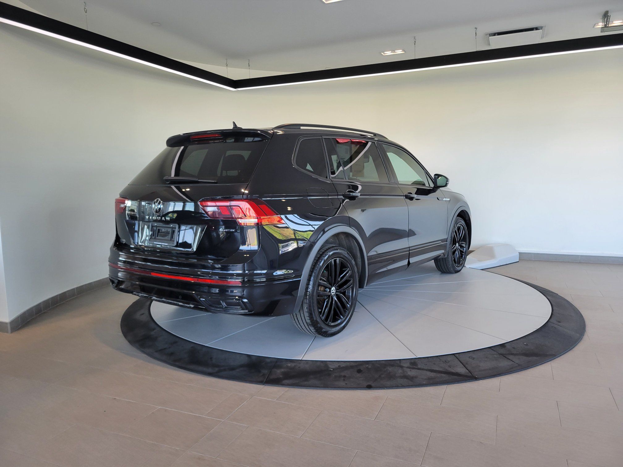Volkswagen Tiguan Comfortline R-Line Black Edition+ CUIR+TOIT+WOW+++ 2022