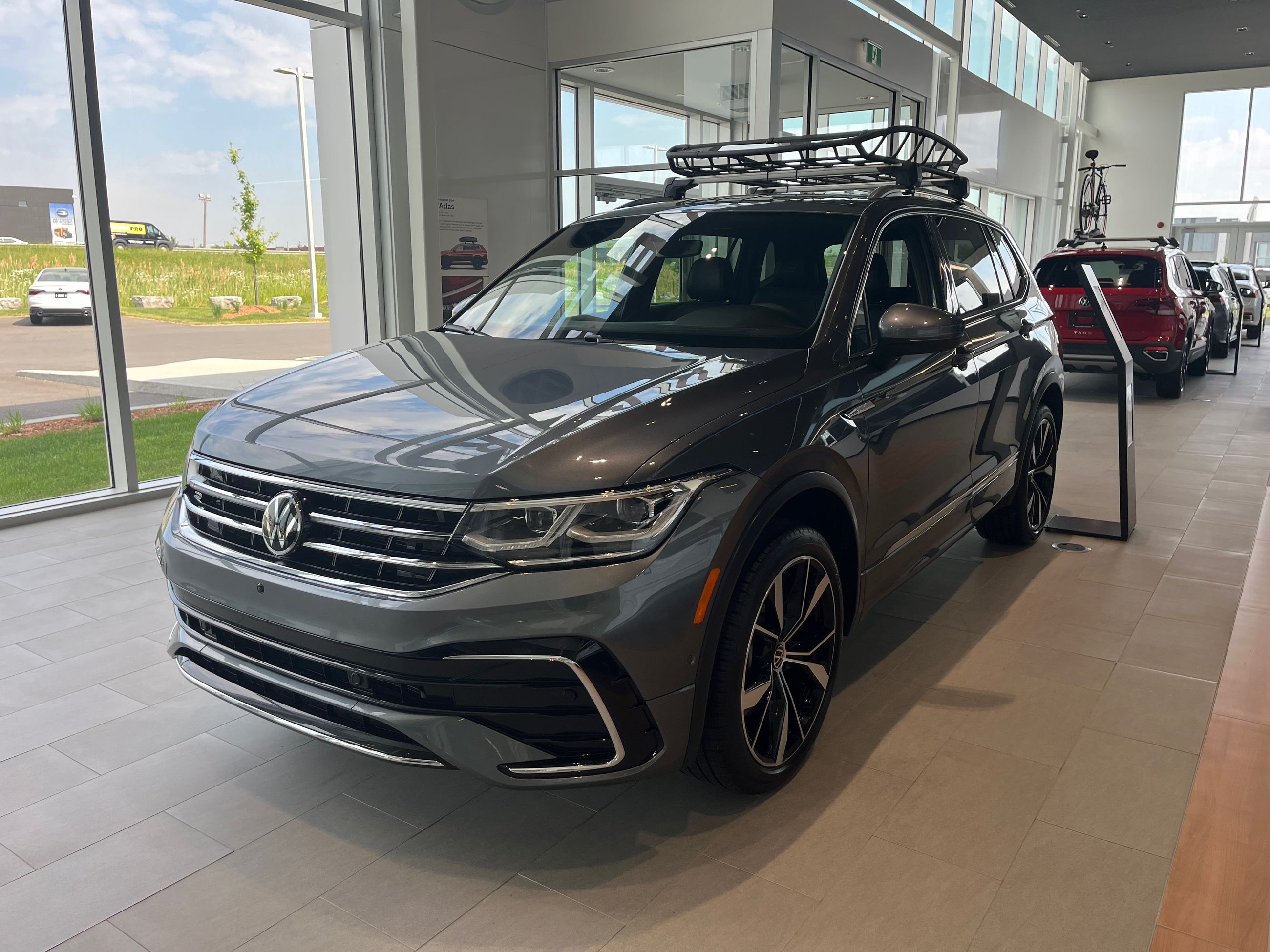 2024 Volkswagen Tiguan Highline R-Line + APPLE CARPLAY + CUIR + WOW ++