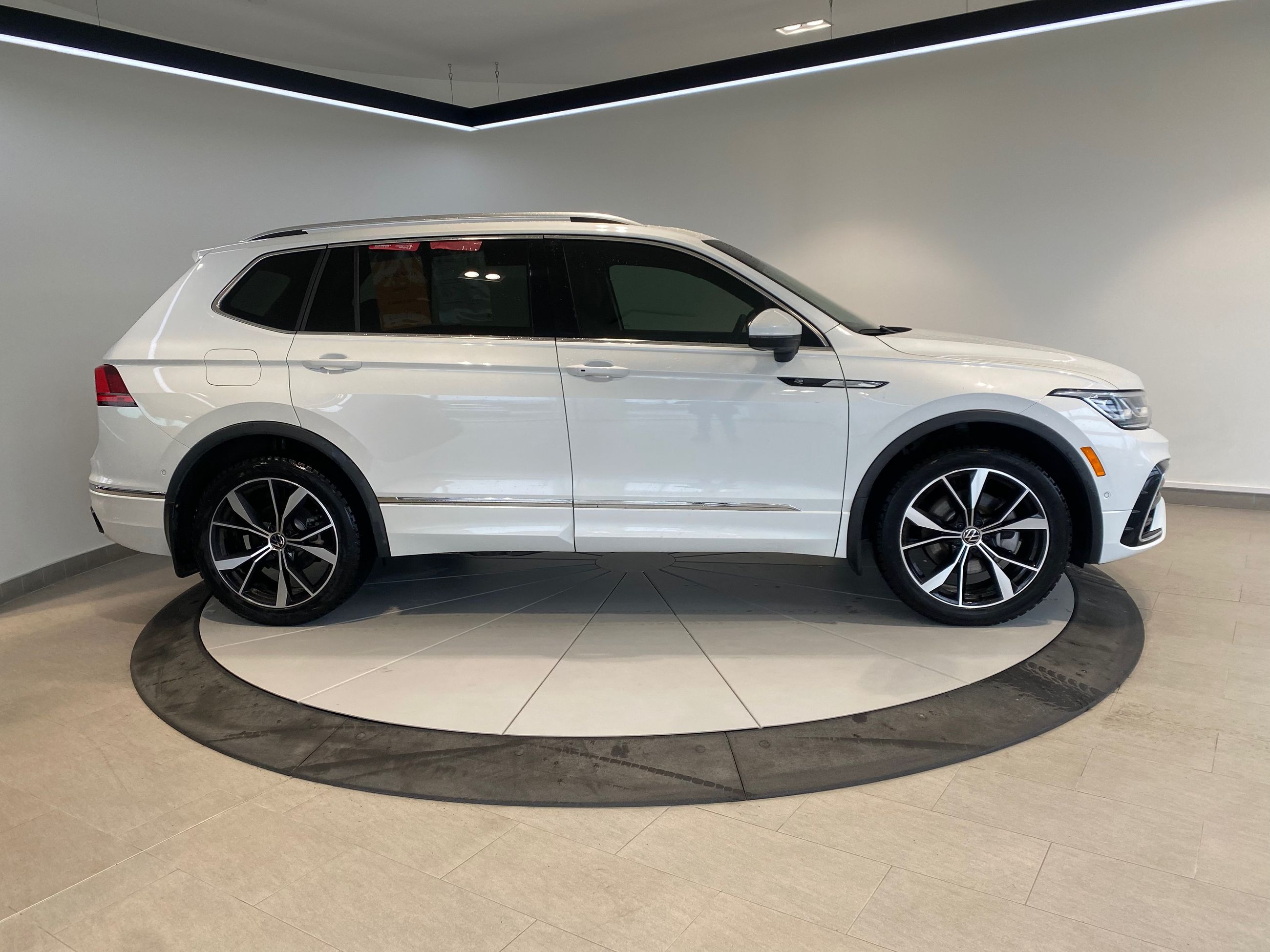 Volkswagen Tiguan Highline R-Line + CARPLAY + TOIT + CUIR + WOW +++ 2024