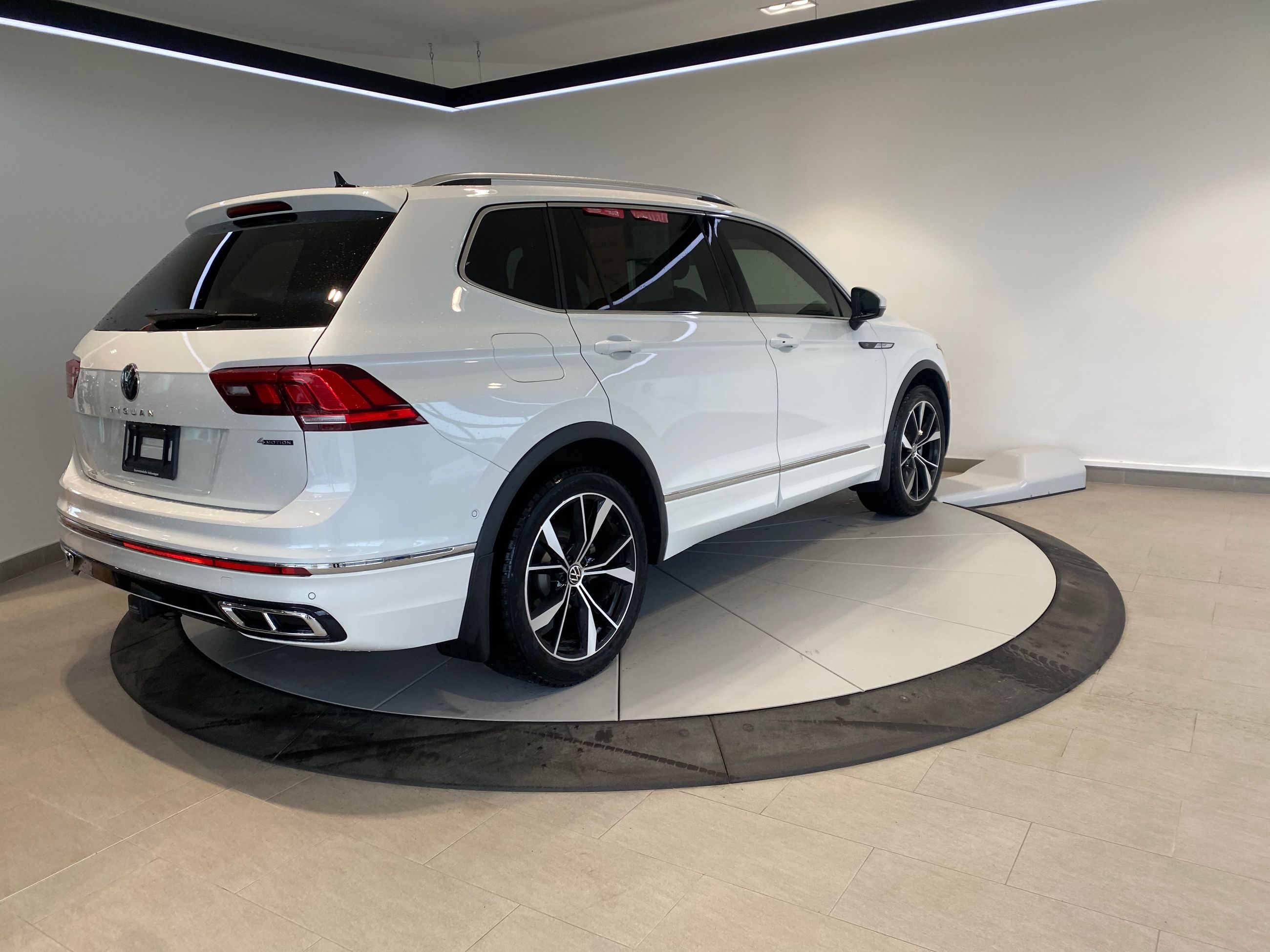 Volkswagen Tiguan Highline R-Line + CARPLAY + TOIT + CUIR + WOW +++ 2024