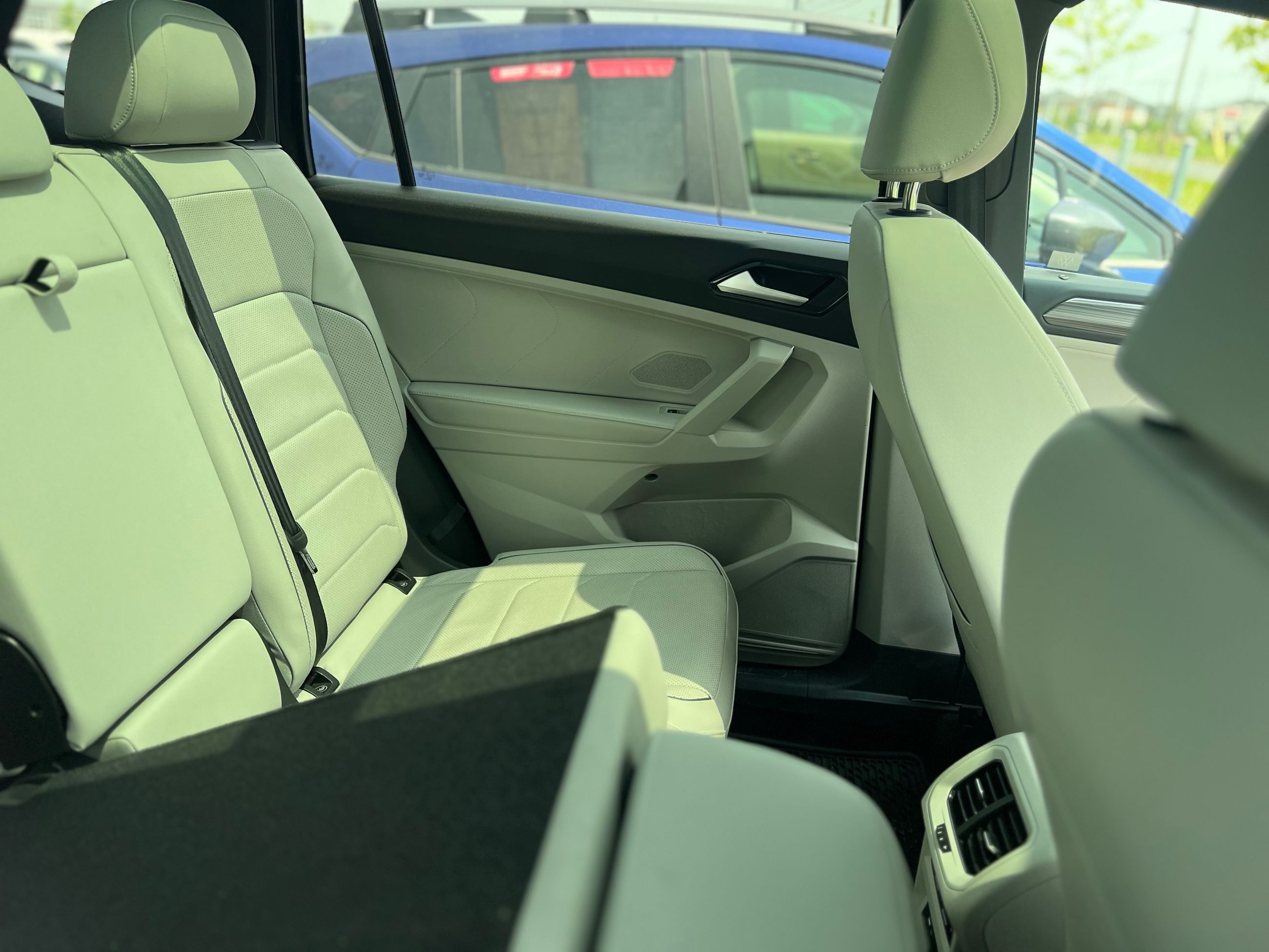 Volkswagen Tiguan Highline R-Line + TOIT + 7 PASSAGERS + CUIR + WOW! 2024