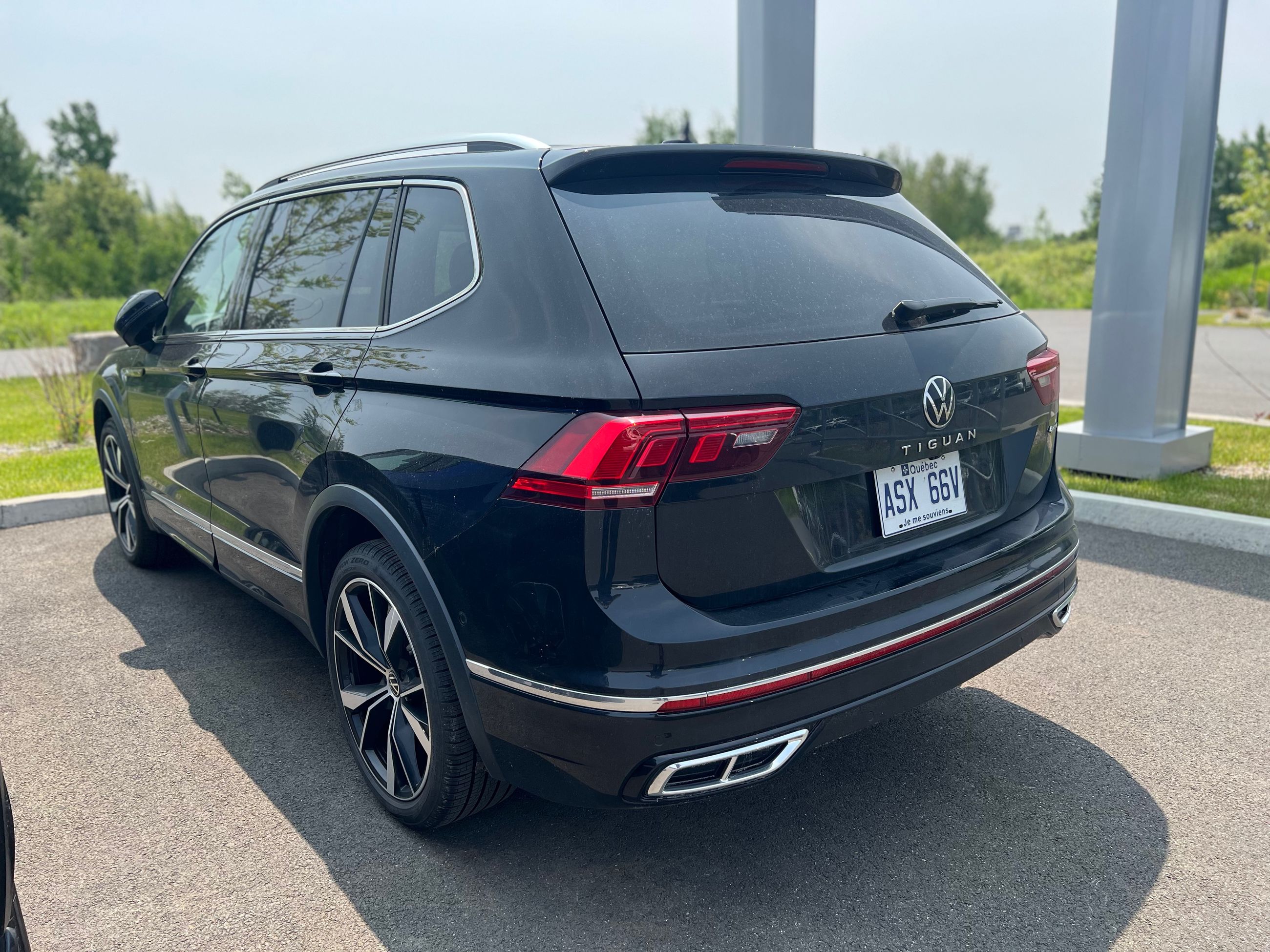 Volkswagen Tiguan Highline R-Line + TOIT + 7 PASSAGERS + CUIR + WOW! 2024