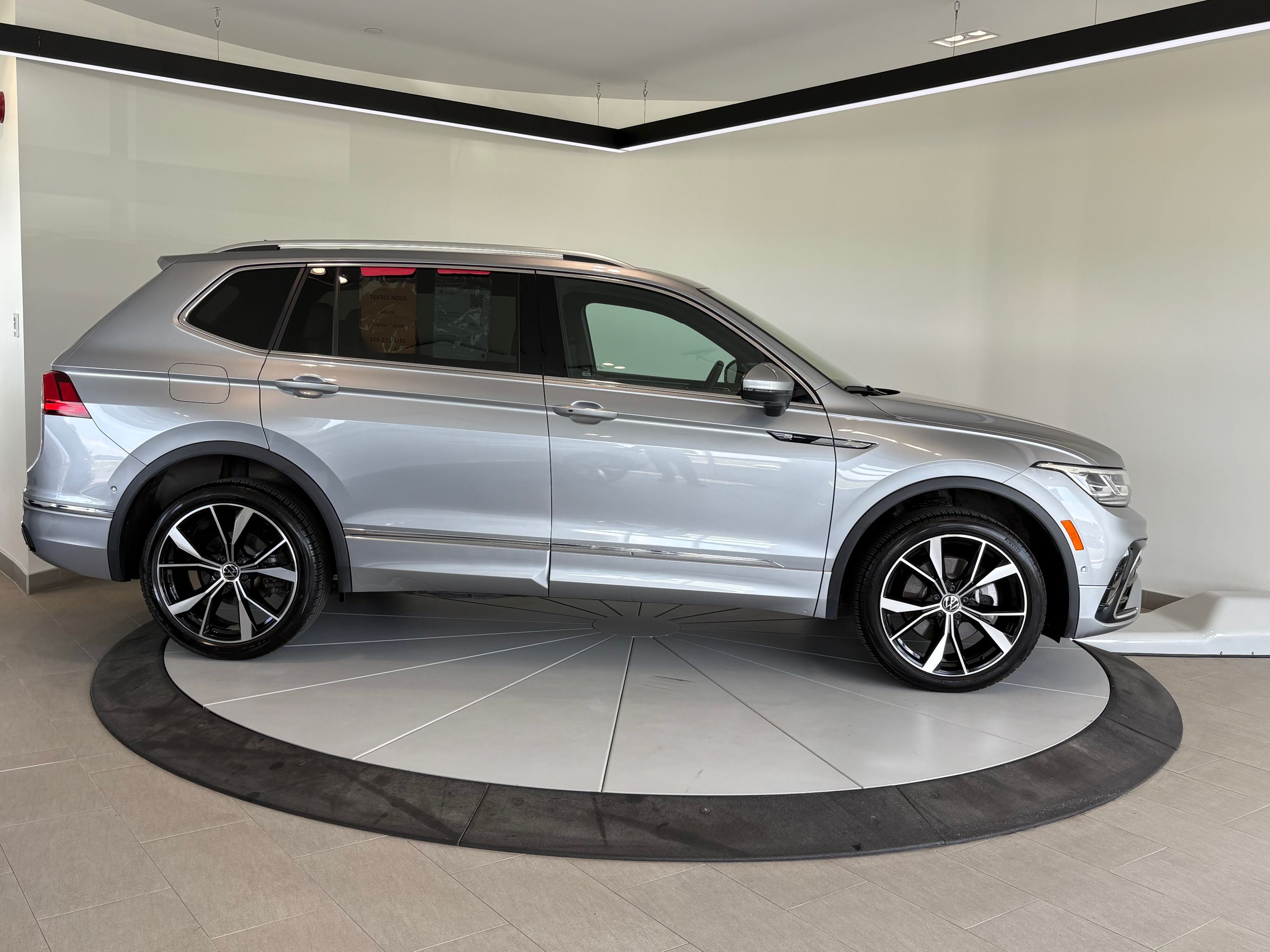 Volkswagen Tiguan Highline R-Line + CUIR + CARPLAY + CAMERA + WOW!++ 2024