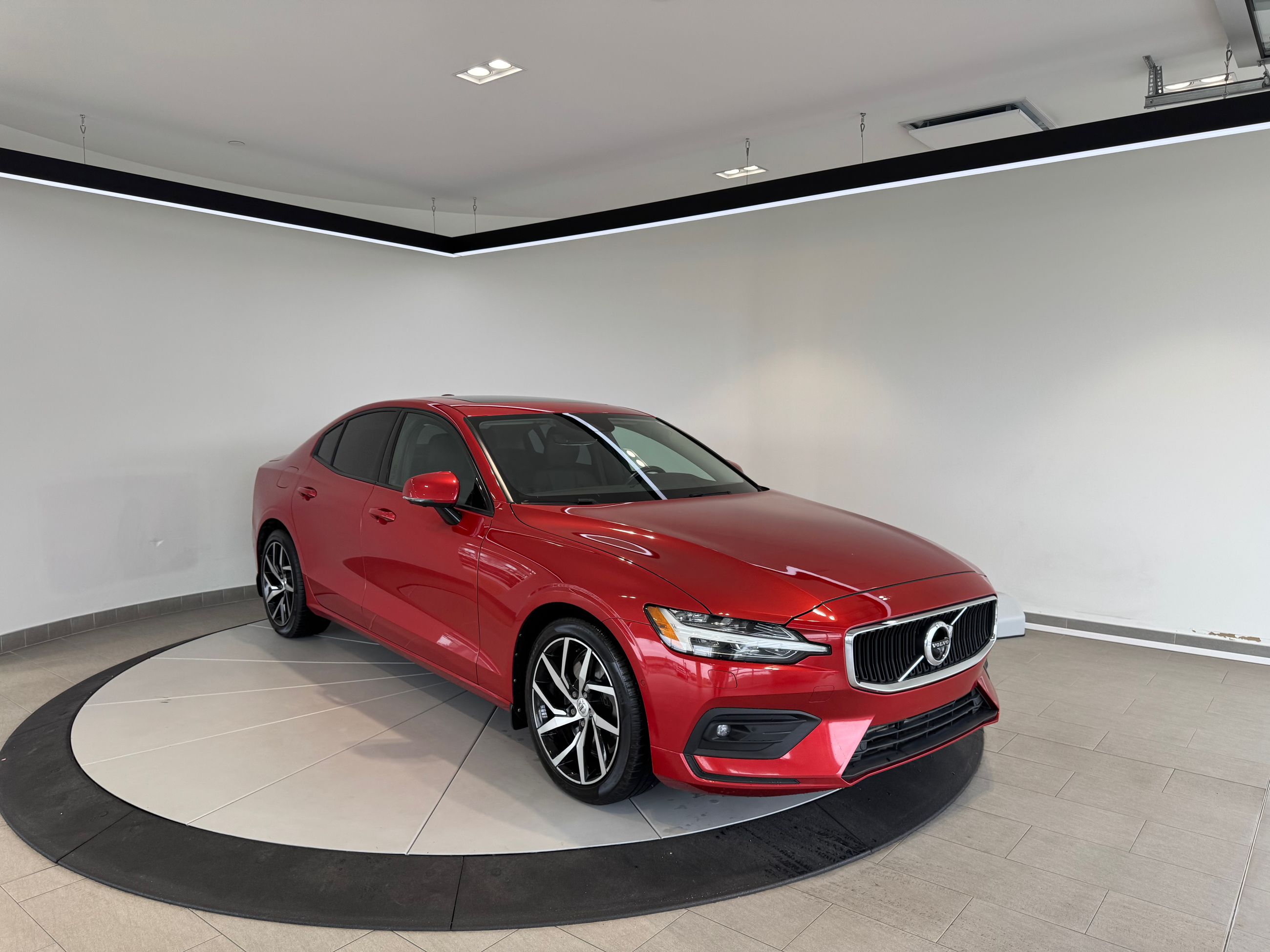 Volvo S60 T6 + AWD + Momentum + 316 HP + TOIT + CARPLAY ++++ 2019 316 HP + AWD + WOW !