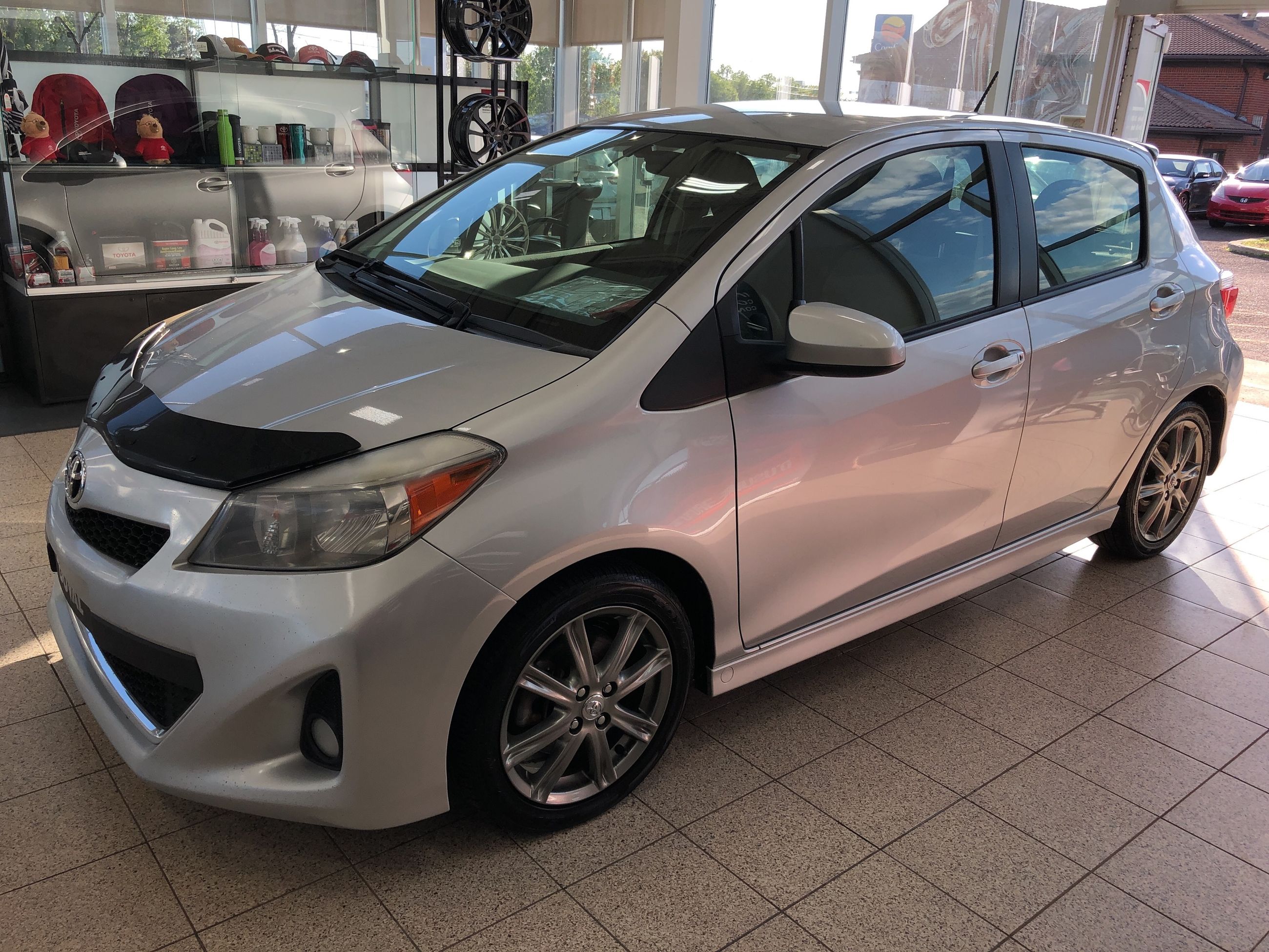 Duval Toyota Used 13 Toyota Yaris Se Bluetooth Air Climatise Cruise Control In Boucherville