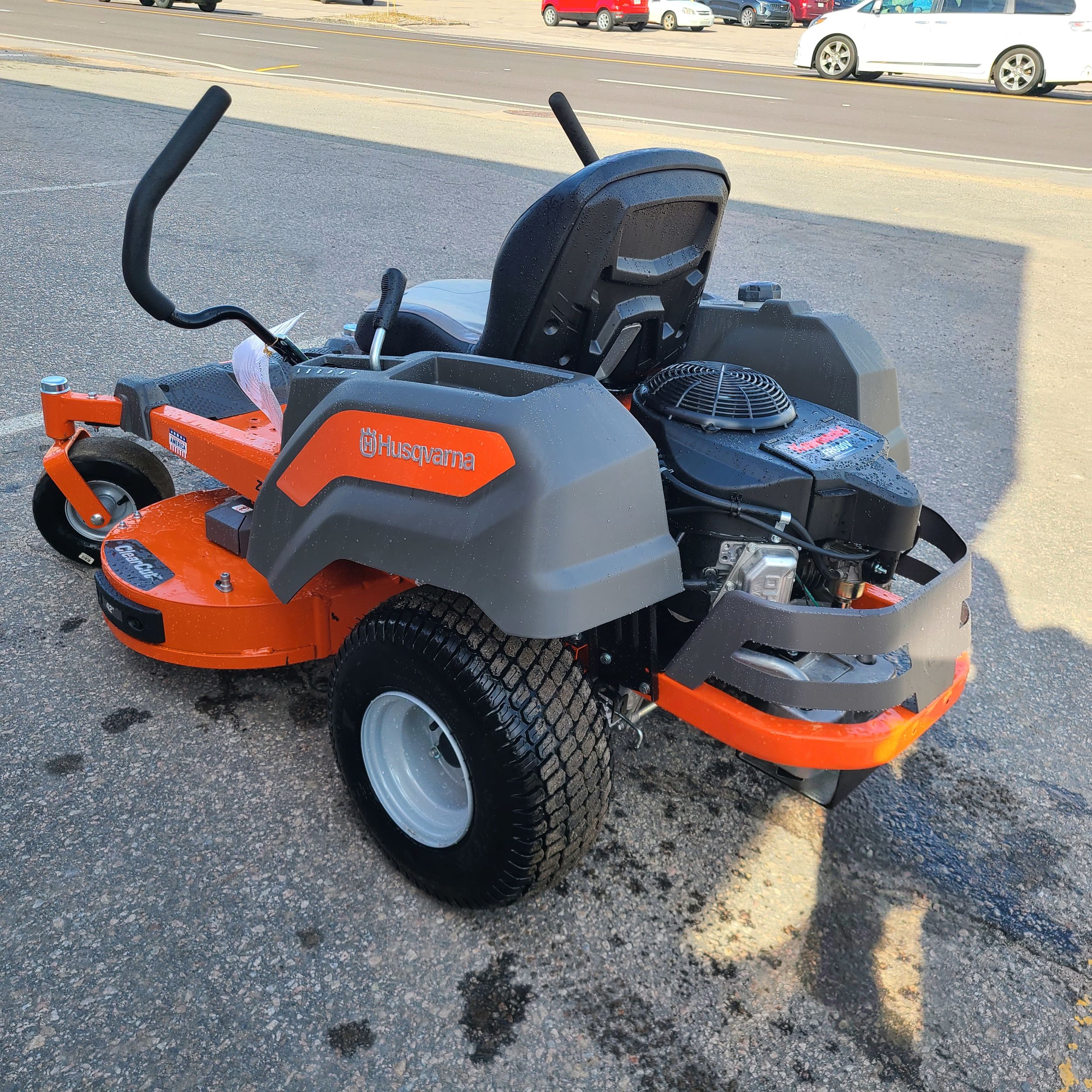 Husqvarna Z242F 23HP Vtwin Dual Hydrostatic 42in, 54 OFF