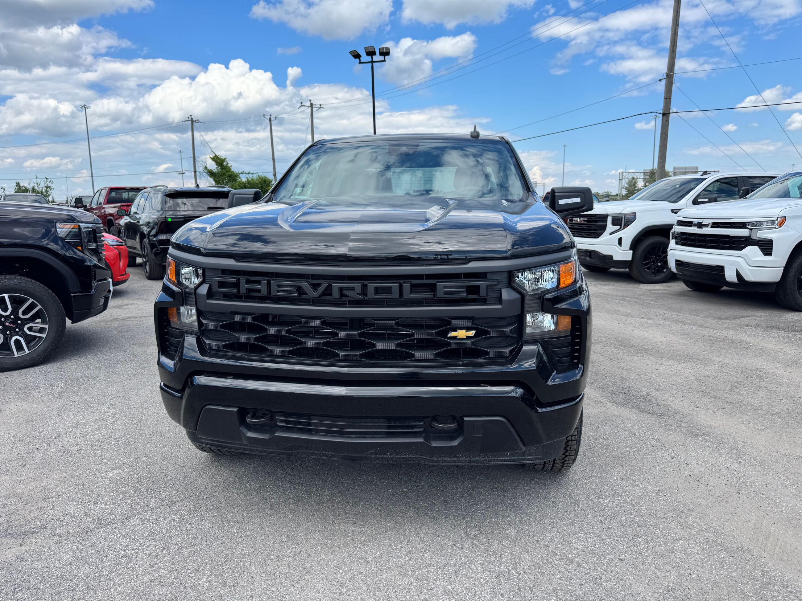 Photo Chevrolet Silverado 1500 Custom 2026 #2