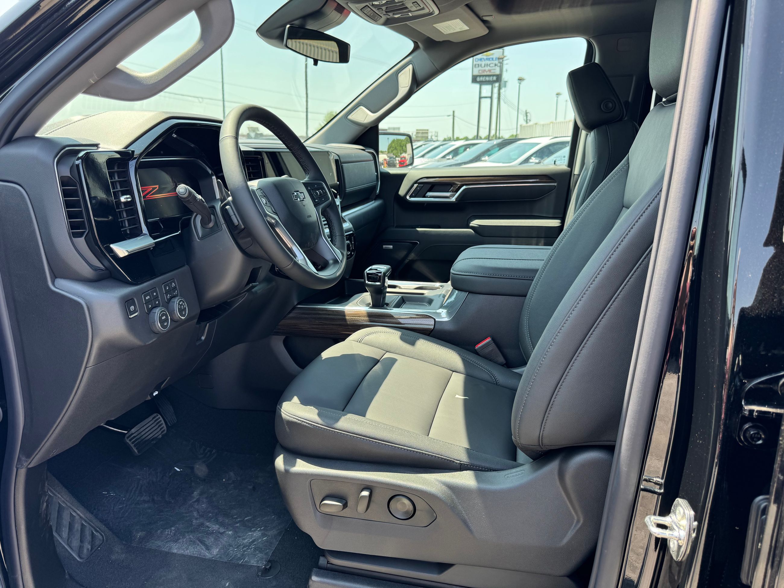 Photo 2026 Chevrolet Silverado 1500 RST #8
