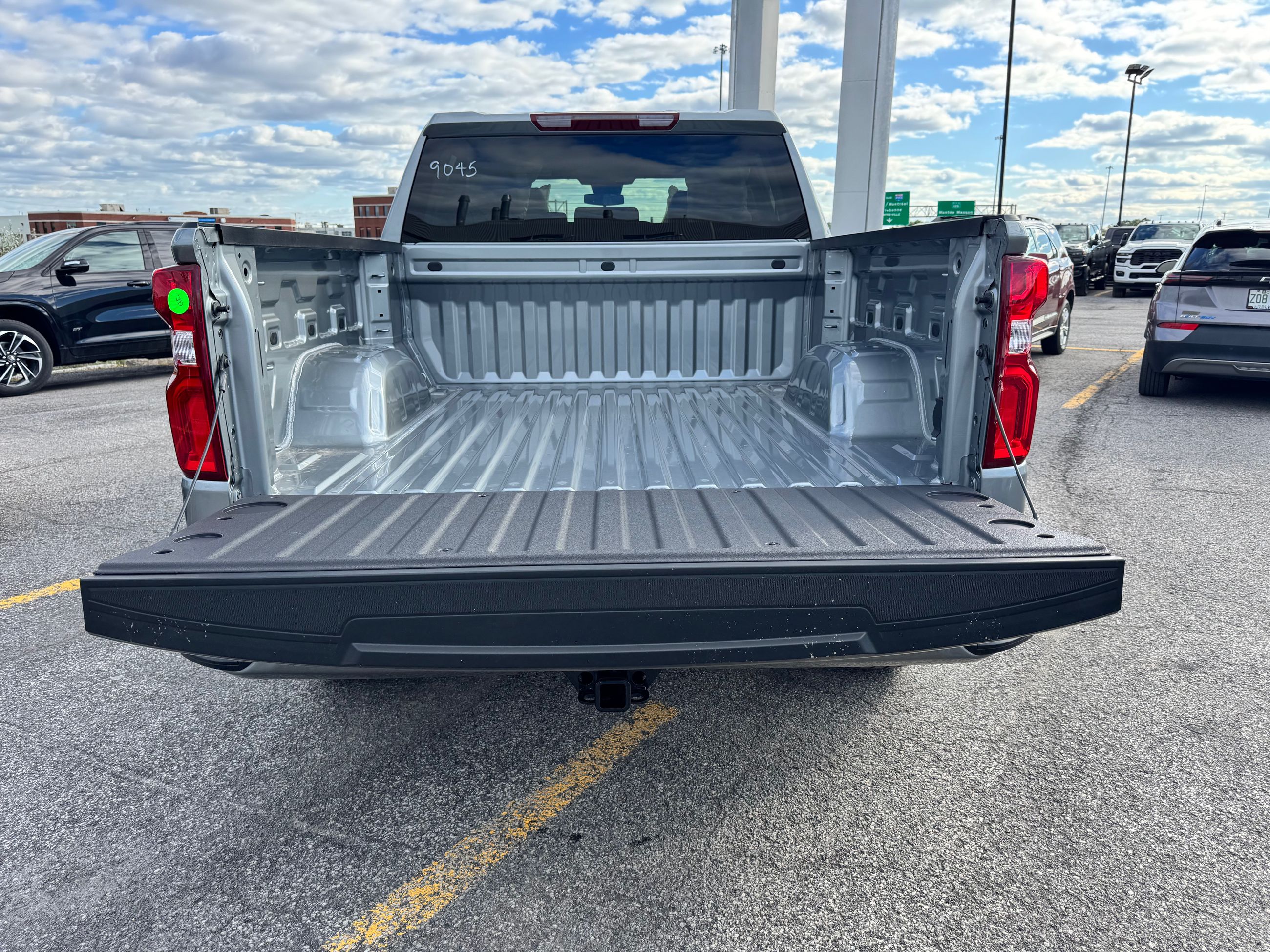 Photo 2026 Chevrolet Silverado 1500 RST #6