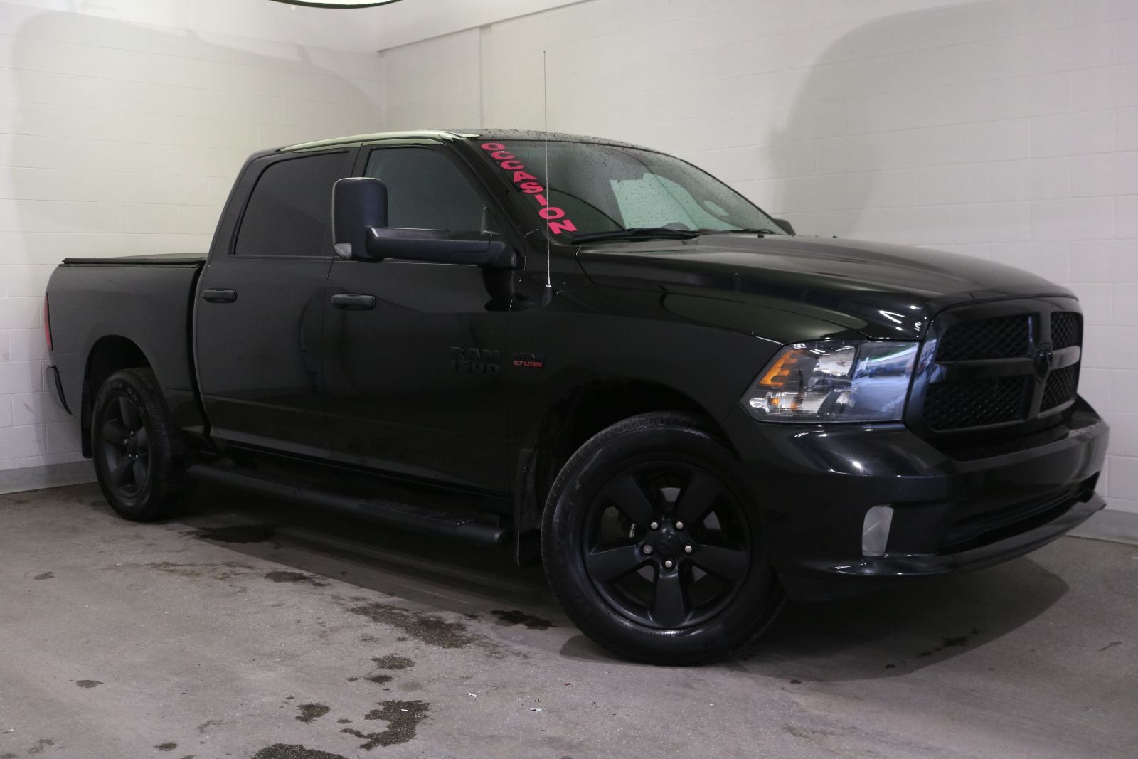 Grenier Volkswagen 18 Dodge Ram 1500 Express Black Edition V8 21 384a In Mascouche
