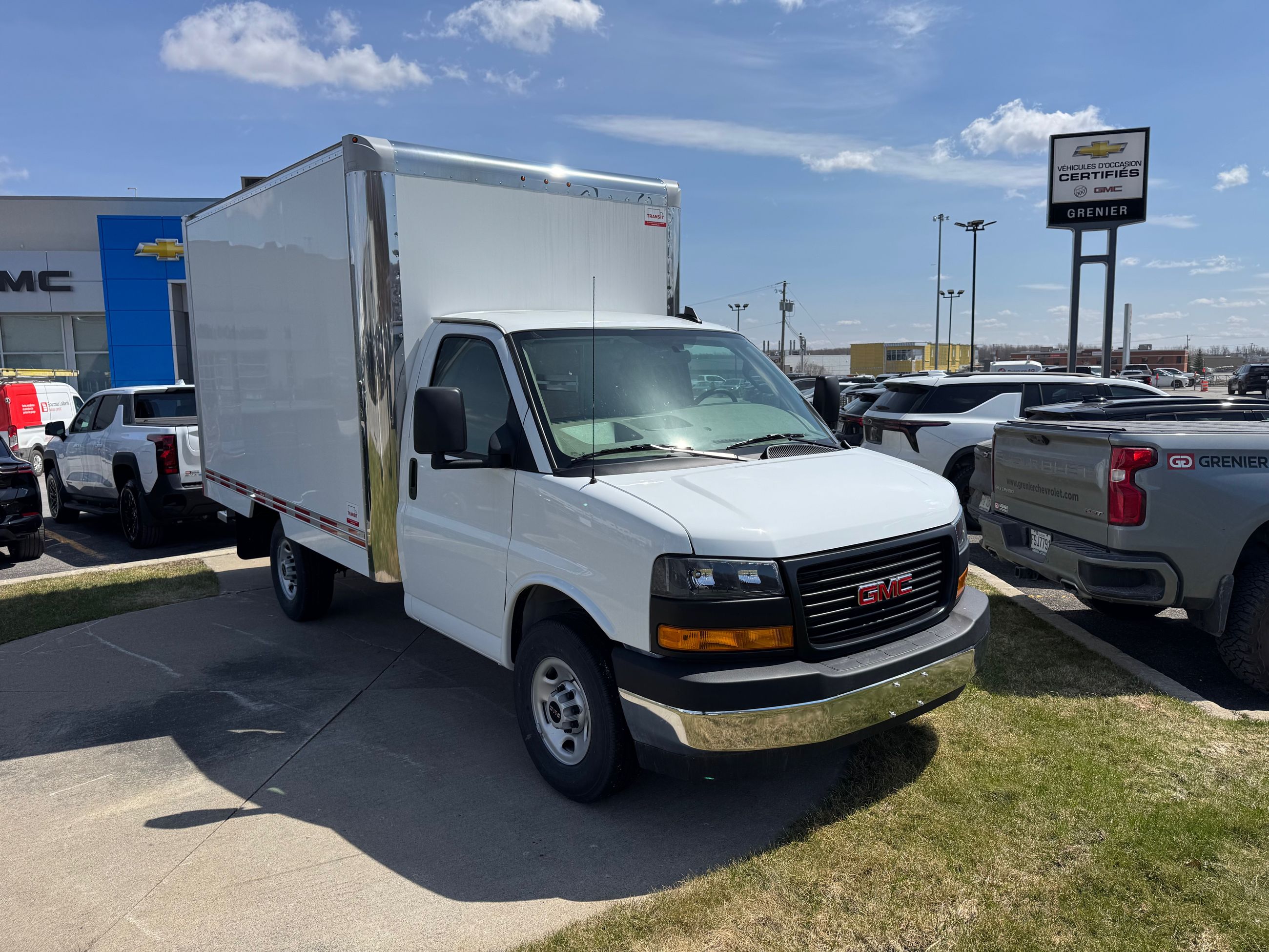 2025 GMC Savana Cutaway 3500 WT 139''