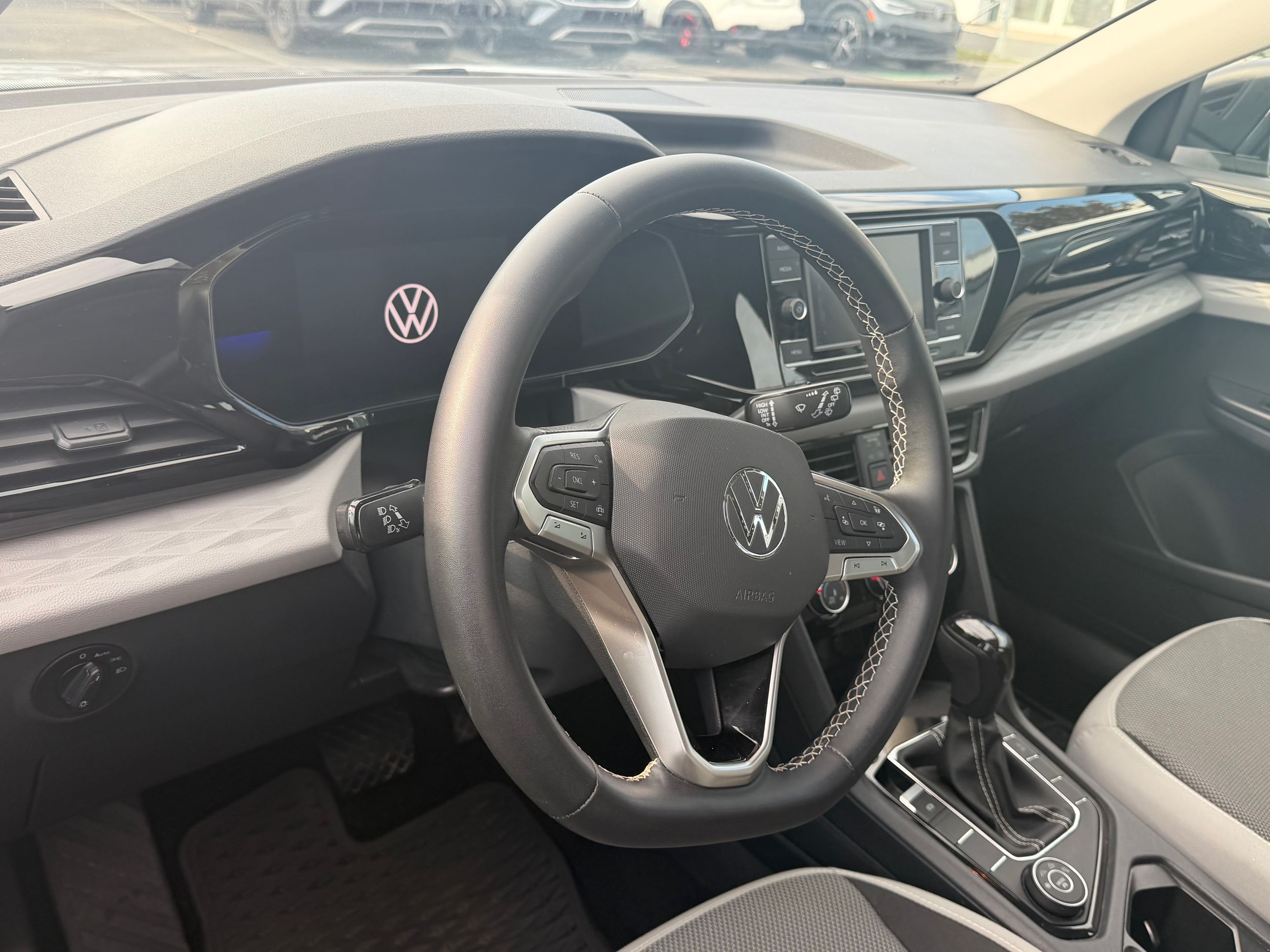 Photo 2023 Volkswagen Taos Trendline #5